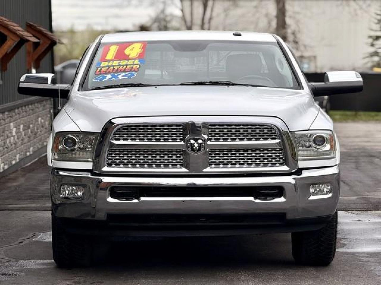 2014 WHITE RAM 3500 LARAMIE (3C63R3EL2EG) with an L6,6.7L(408 CID),OHV engine, AUTOMATIC transmission, located at 14600 Frazho Road, Warren, MI, 48089, (586) 776-3400, 42.485996, -82.974220 - Photo#4