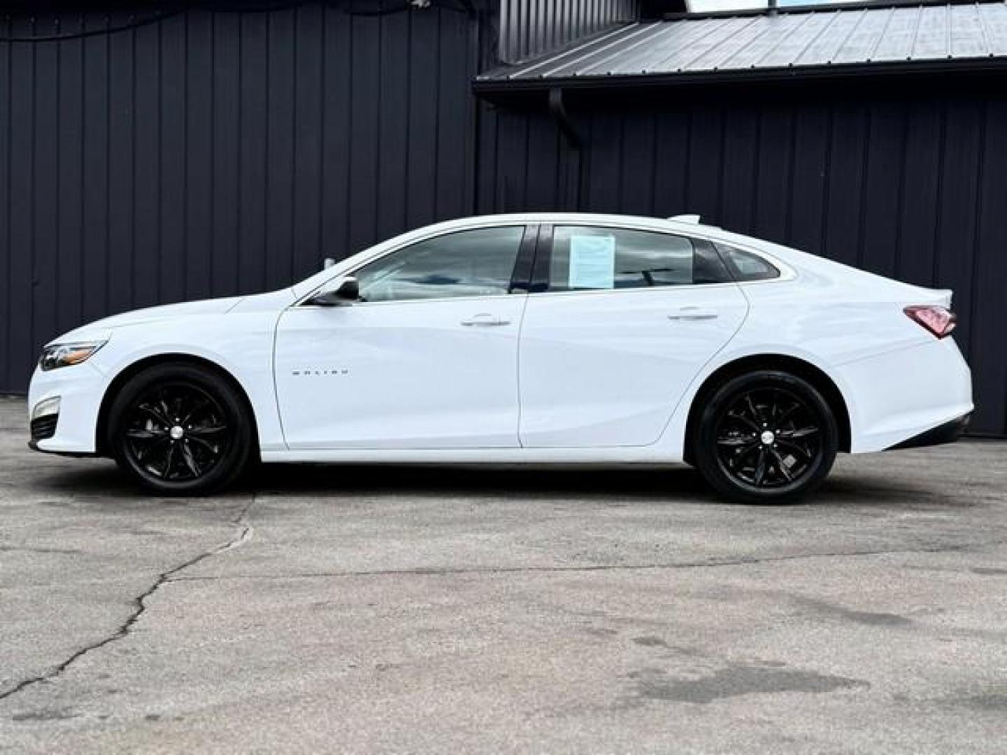2022 WHITE CHEVROLET MALIBU (1G1ZD5ST7NF) with an L4,1.5L(91 CID), engine, AUTOMATIC transmission, located at 14600 Frazho Road, Warren, MI, 48089, (586) 776-3400, 42.485996, -82.974220 - Photo#0