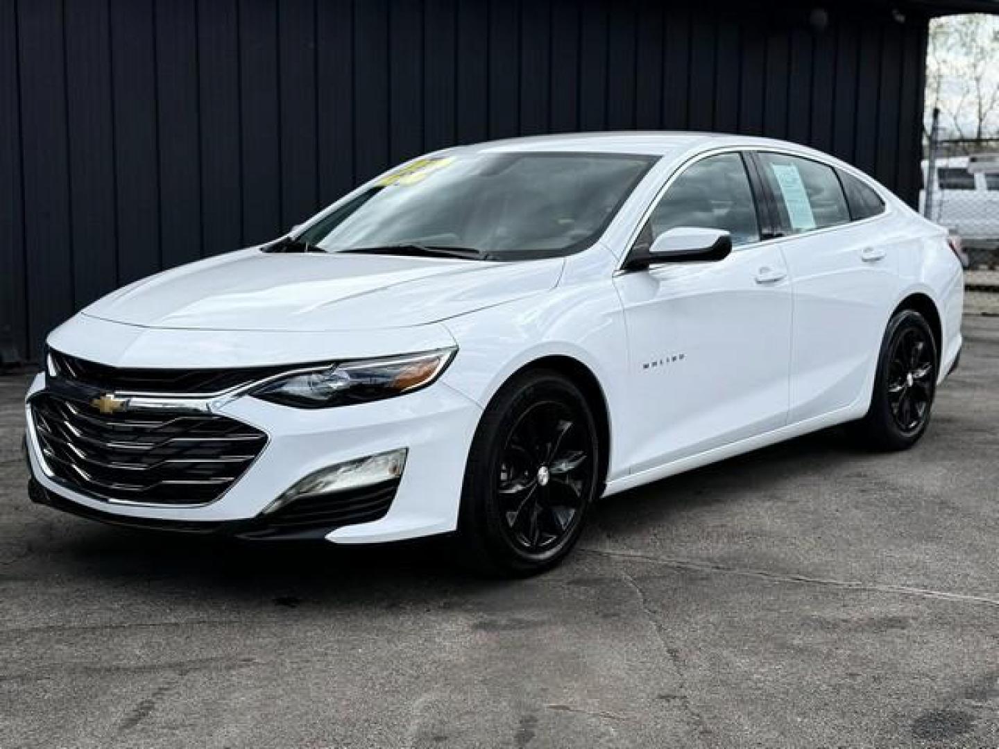 2022 WHITE CHEVROLET MALIBU (1G1ZD5ST7NF) with an L4,1.5L(91 CID), engine, AUTOMATIC transmission, located at 14600 Frazho Road, Warren, MI, 48089, (586) 776-3400, 42.485996, -82.974220 - Photo#1