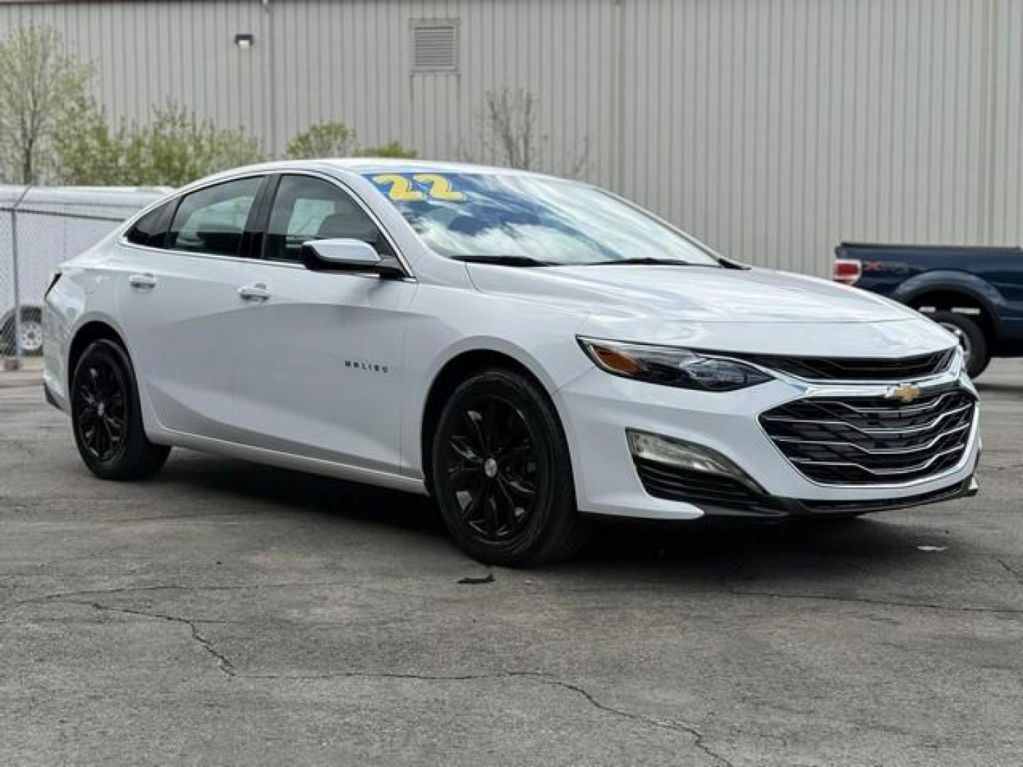 2022 WHITE CHEVROLET MALIBU (1G1ZD5ST7NF) with an L4,1.5L(91 CID), engine, AUTOMATIC transmission, located at 14600 Frazho Road, Warren, MI, 48089, (586) 776-3400, 42.485996, -82.974220 - Photo#3