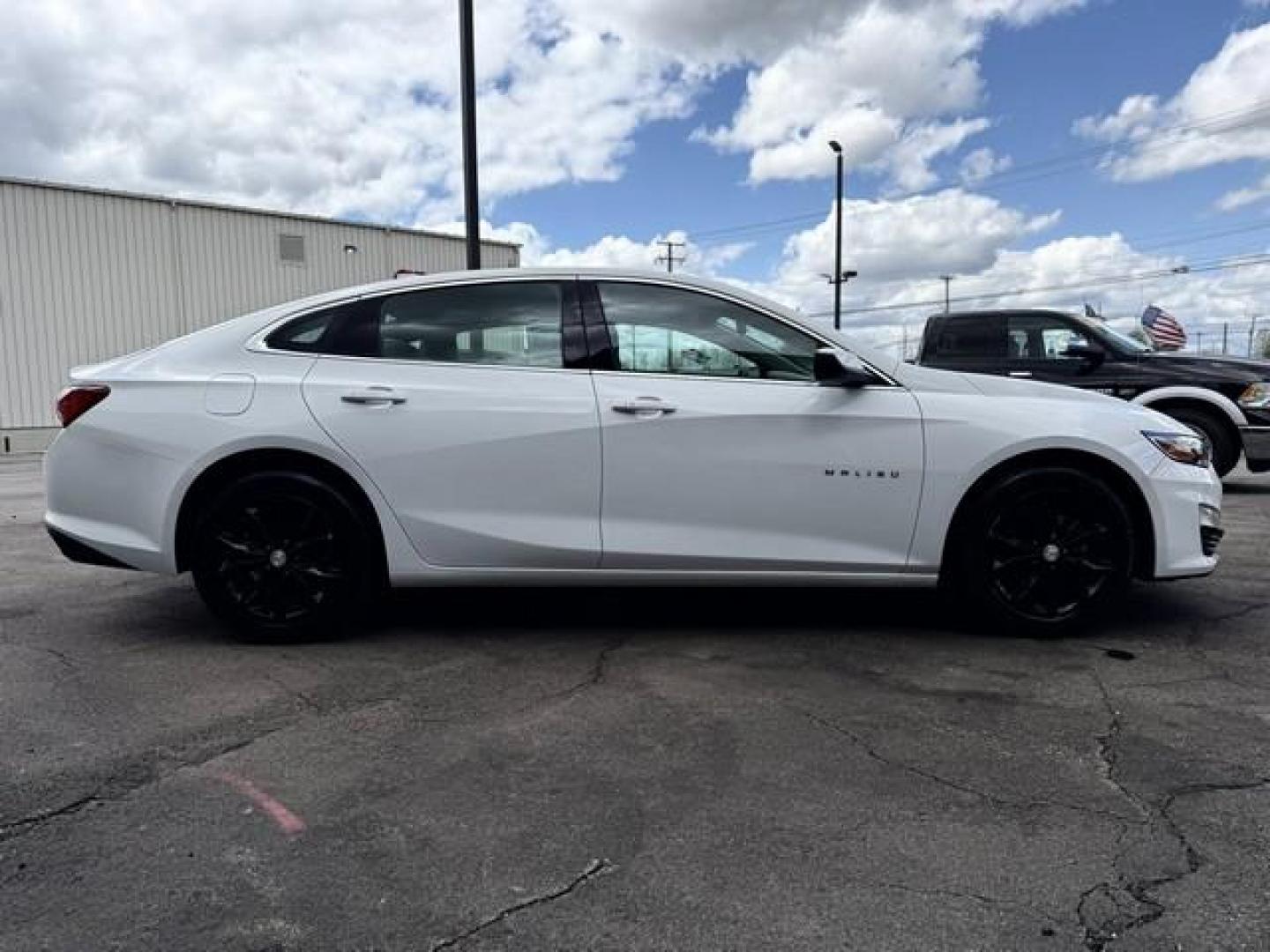 2022 WHITE CHEVROLET MALIBU (1G1ZD5ST7NF) with an L4,1.5L(91 CID), engine, AUTOMATIC transmission, located at 14600 Frazho Road, Warren, MI, 48089, (586) 776-3400, 42.485996, -82.974220 - Photo#4