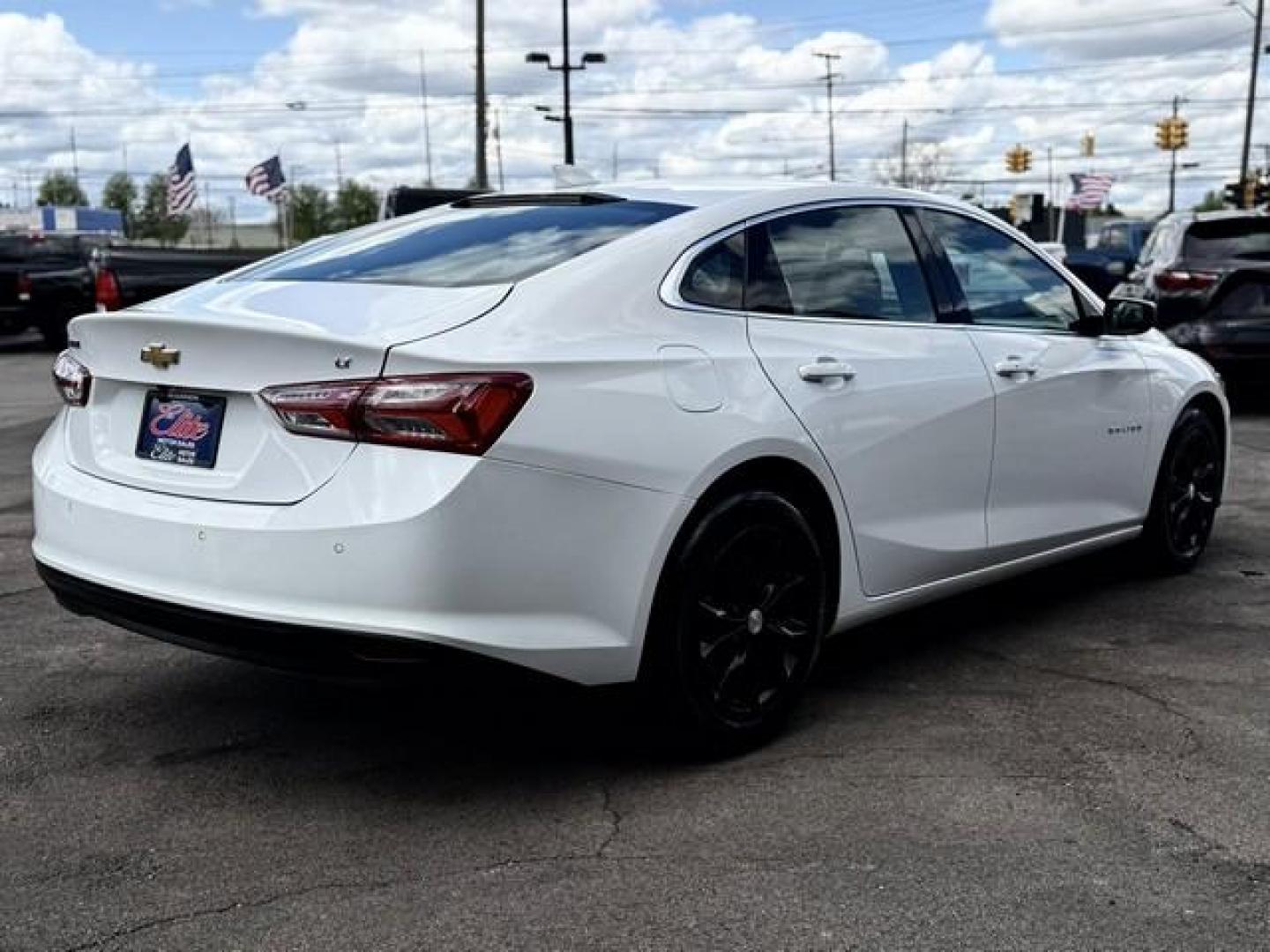 2022 WHITE CHEVROLET MALIBU (1G1ZD5ST7NF) with an L4,1.5L(91 CID), engine, AUTOMATIC transmission, located at 14600 Frazho Road, Warren, MI, 48089, (586) 776-3400, 42.485996, -82.974220 - Photo#5