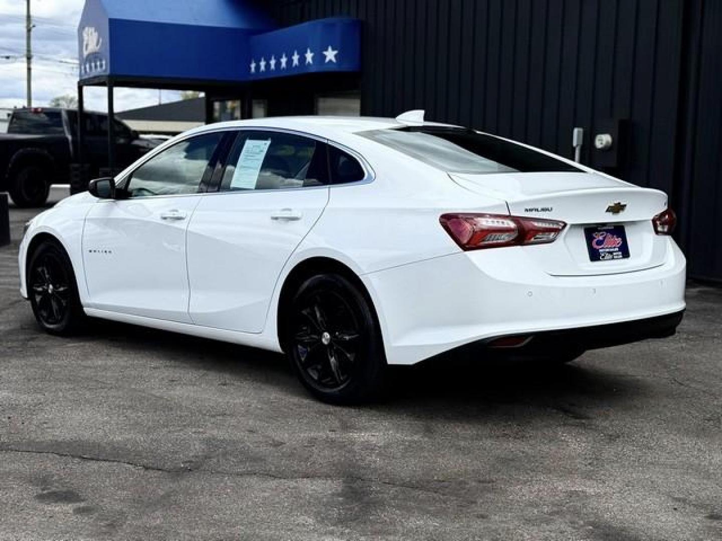 2022 WHITE CHEVROLET MALIBU (1G1ZD5ST7NF) with an L4,1.5L(91 CID), engine, AUTOMATIC transmission, located at 14600 Frazho Road, Warren, MI, 48089, (586) 776-3400, 42.485996, -82.974220 - Photo#7