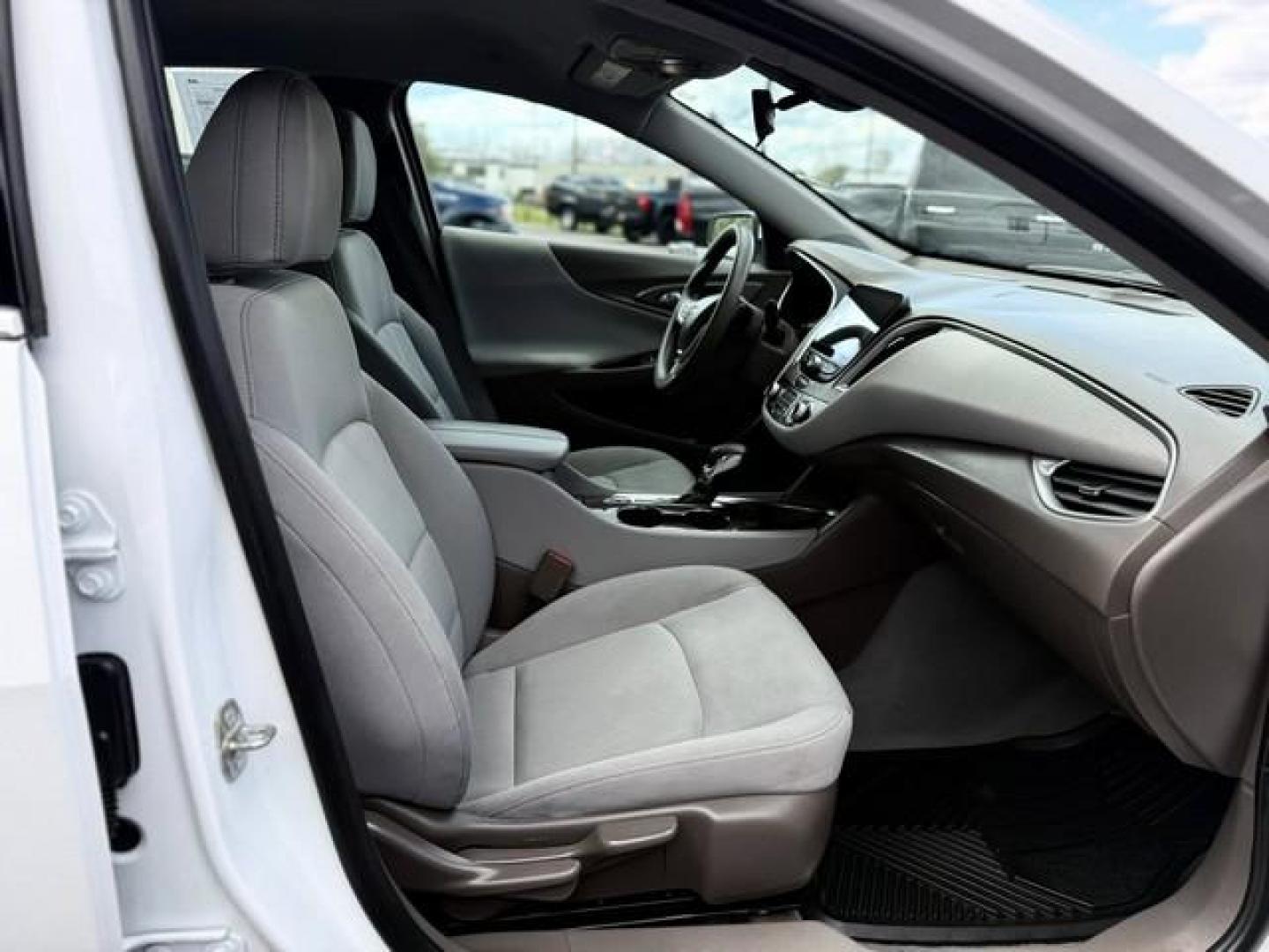 2022 WHITE CHEVROLET MALIBU (1G1ZD5ST7NF) with an L4,1.5L(91 CID), engine, AUTOMATIC transmission, located at 14600 Frazho Road, Warren, MI, 48089, (586) 776-3400, 42.485996, -82.974220 - Photo#11