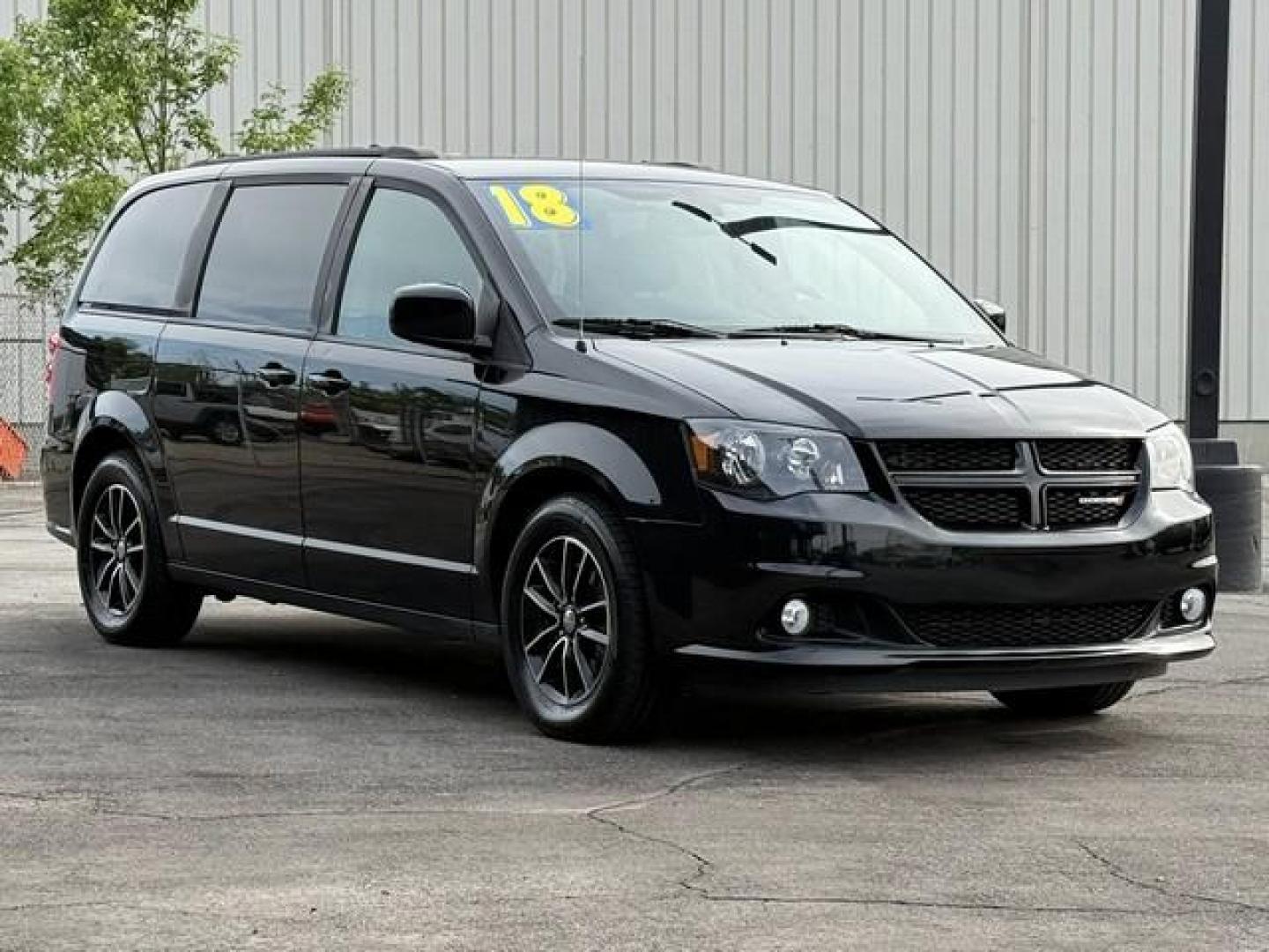 2018 BLACK DODGE GRAND CARAVAN (2C4RDGEG4JR) with an V6,3.6L(220 CID),DOHC engine, AUTOMATIC transmission, located at 14600 Frazho Road, Warren, MI, 48089, (586) 776-3400, 42.485996, -82.974220 - Photo#3
