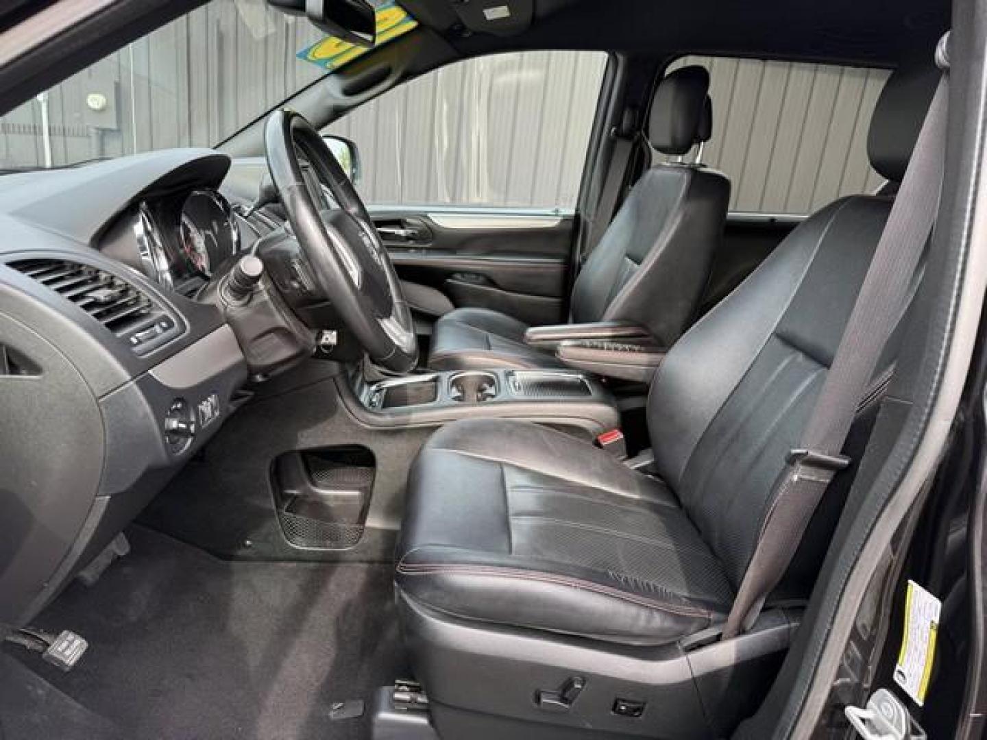2018 BLACK DODGE GRAND CARAVAN (2C4RDGEG4JR) with an V6,3.6L(220 CID),DOHC engine, AUTOMATIC transmission, located at 14600 Frazho Road, Warren, MI, 48089, (586) 776-3400, 42.485996, -82.974220 - Photo#8