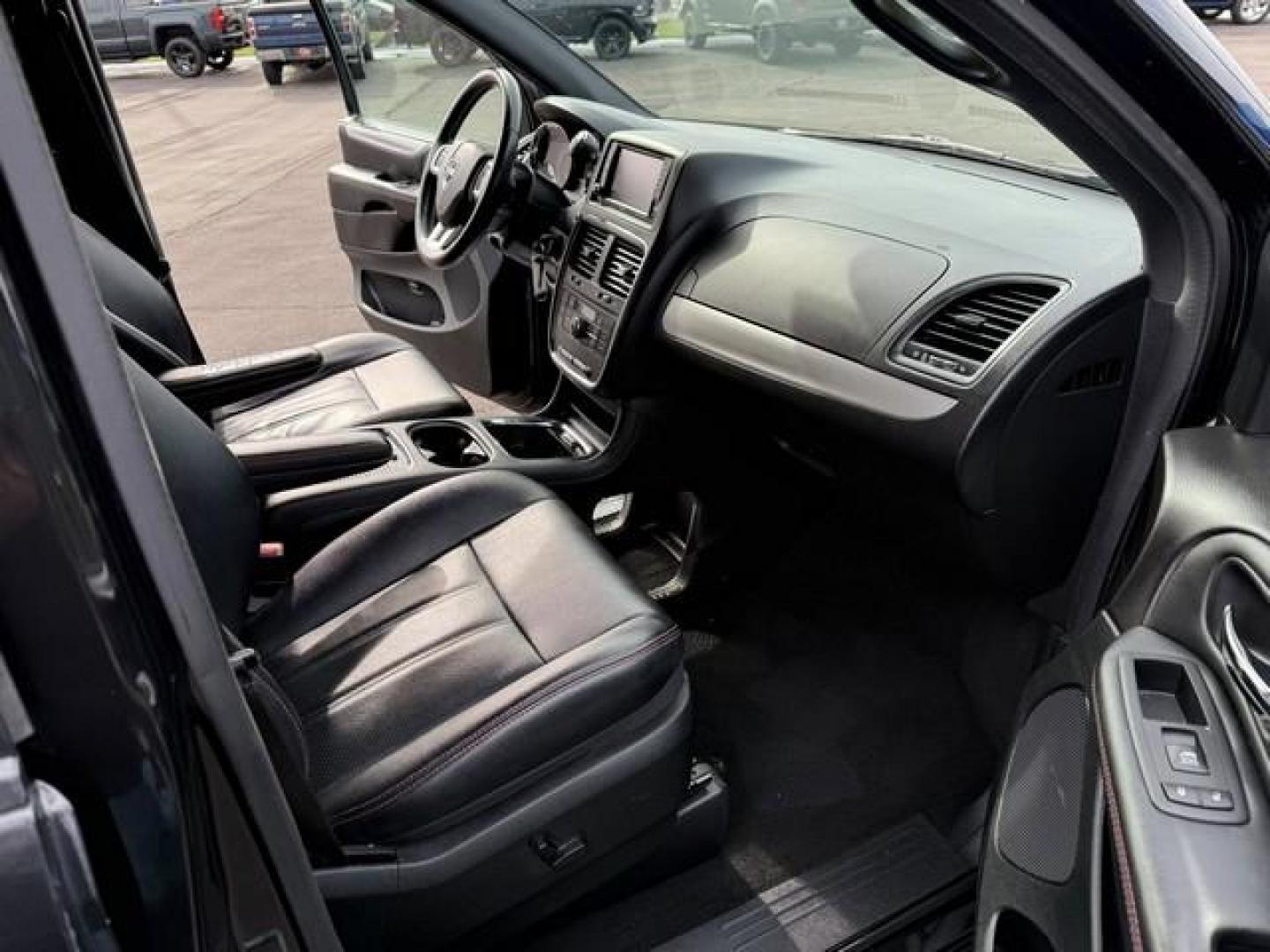 2018 BLACK DODGE GRAND CARAVAN (2C4RDGEG4JR) with an V6,3.6L(220 CID),DOHC engine, AUTOMATIC transmission, located at 14600 Frazho Road, Warren, MI, 48089, (586) 776-3400, 42.485996, -82.974220 - Photo#13