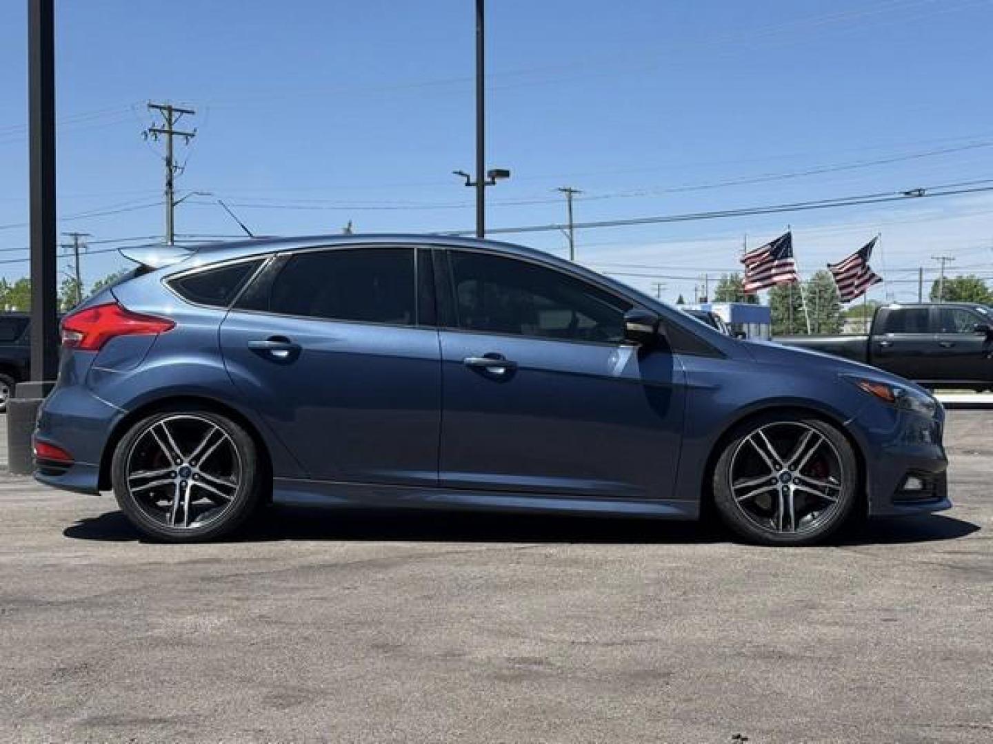 2018 BLUE FORD FOCUS (1FADP3L98JL) with an L4,2.0L(122 CID),DOHC engine, MANUAL transmission, located at 14600 Frazho Road, Warren, MI, 48089, (586) 776-3400, 42.485996, -82.974220 - Photo#4