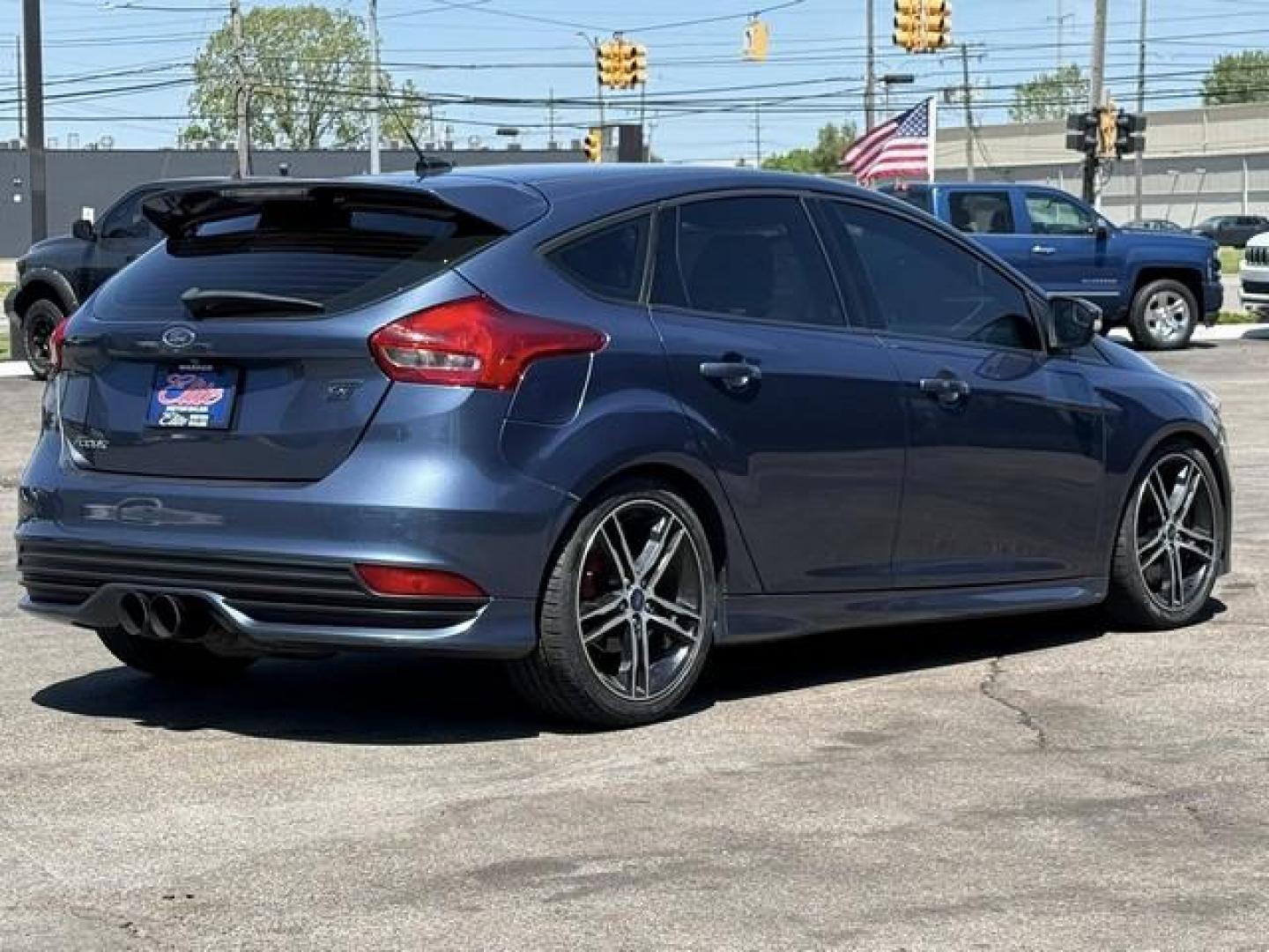 2018 BLUE FORD FOCUS (1FADP3L98JL) with an L4,2.0L(122 CID),DOHC engine, MANUAL transmission, located at 14600 Frazho Road, Warren, MI, 48089, (586) 776-3400, 42.485996, -82.974220 - Photo#5