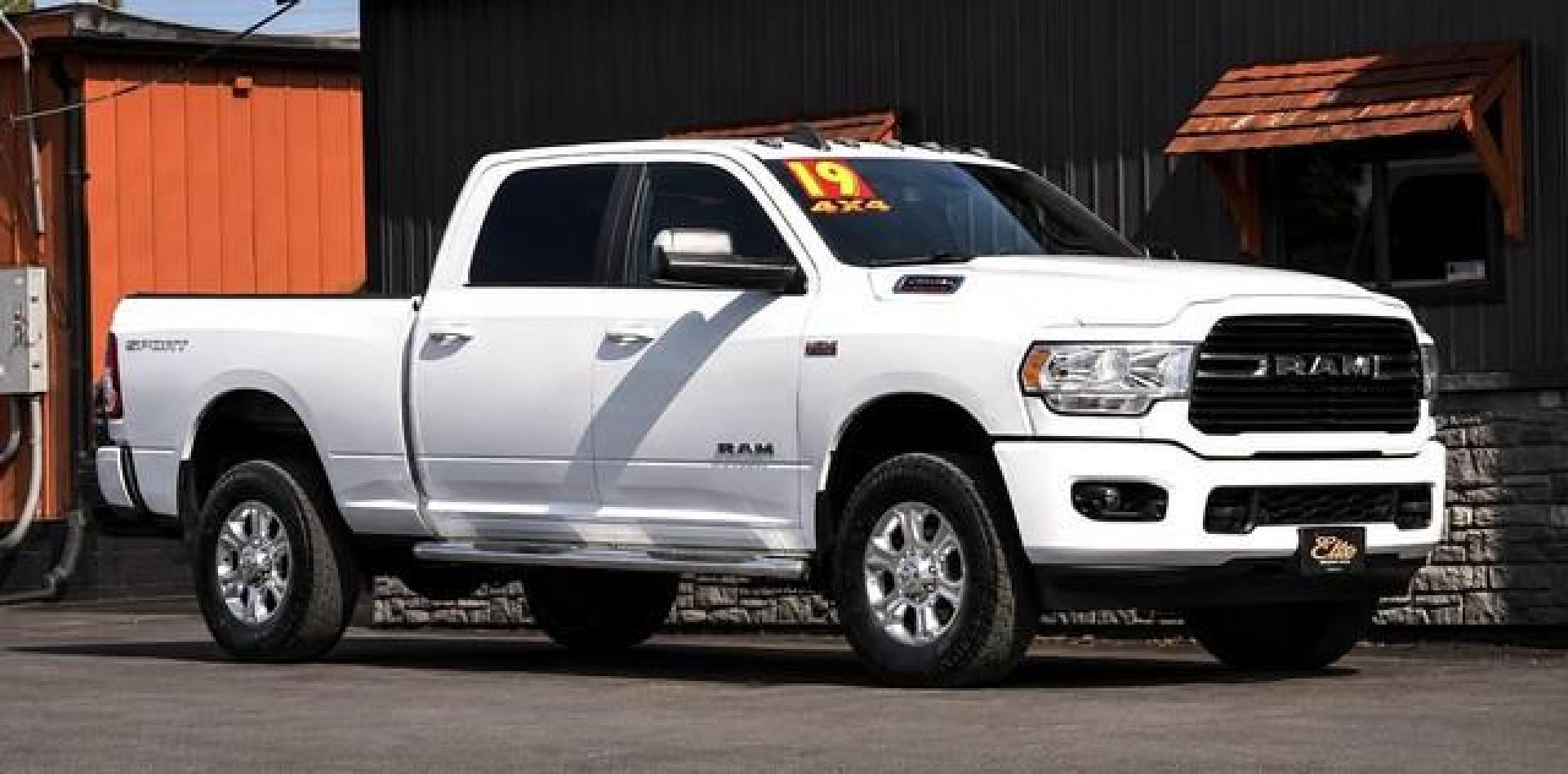 2019 WHITE RAM 2500 (3C6UR5DJ3KG) with an V8,6.4L(392 CID),OHV engine, AUTOMATIC transmission, located at 14600 Frazho Road, Warren, MI, 48089, (586) 776-3400, 42.485996, -82.974220 - Photo#3