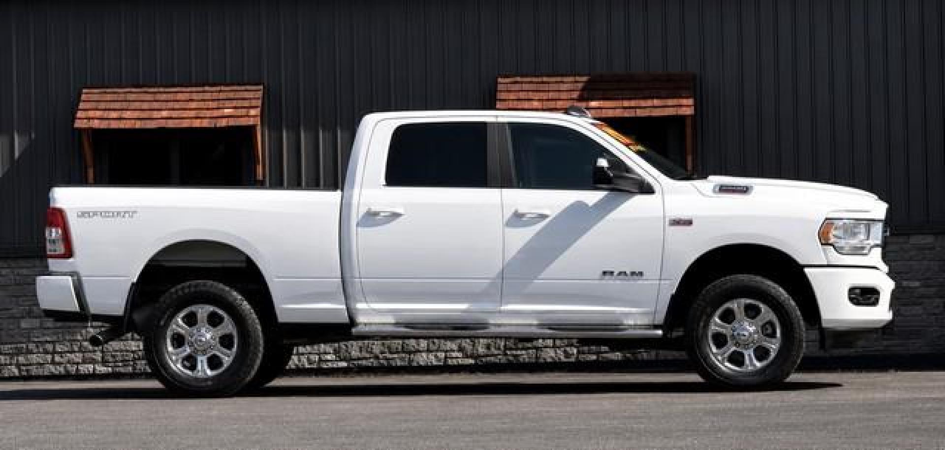 2019 WHITE RAM 2500 (3C6UR5DJ3KG) with an V8,6.4L(392 CID),OHV engine, AUTOMATIC transmission, located at 14600 Frazho Road, Warren, MI, 48089, (586) 776-3400, 42.485996, -82.974220 - Photo#4