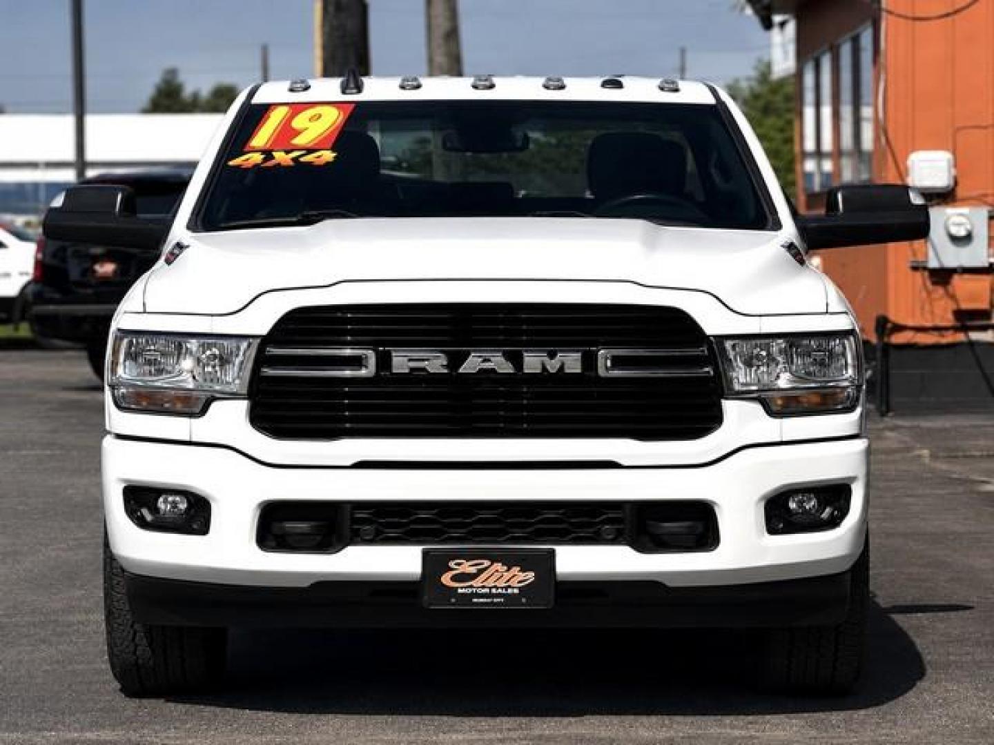 2019 WHITE RAM 2500 (3C6UR5DJ3KG) with an V8,6.4L(392 CID),OHV engine, AUTOMATIC transmission, located at 14600 Frazho Road, Warren, MI, 48089, (586) 776-3400, 42.485996, -82.974220 - Photo#5