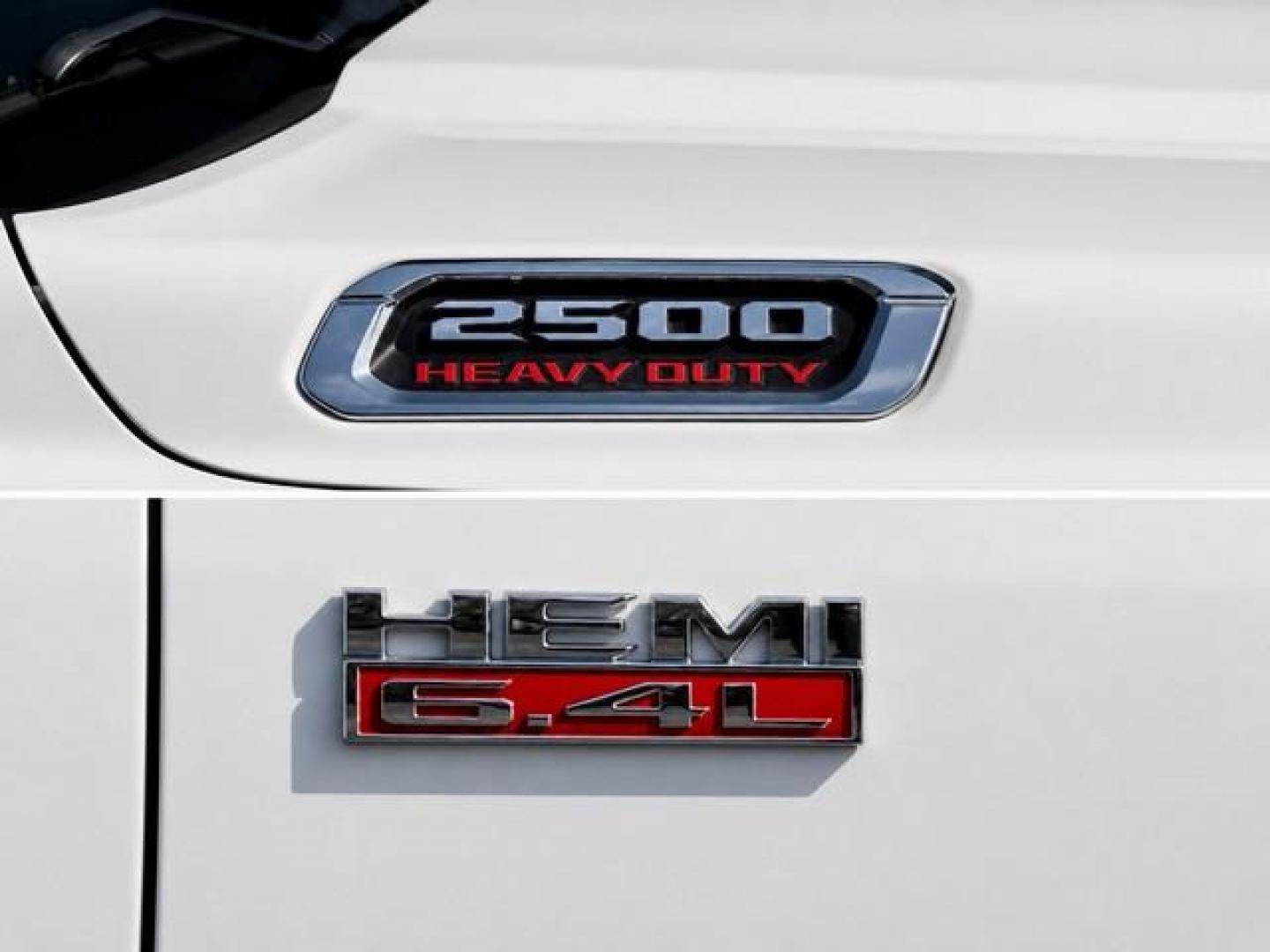 2019 WHITE RAM 2500 (3C6UR5DJ3KG) with an V8,6.4L(392 CID),OHV engine, AUTOMATIC transmission, located at 14600 Frazho Road, Warren, MI, 48089, (586) 776-3400, 42.485996, -82.974220 - Photo#7