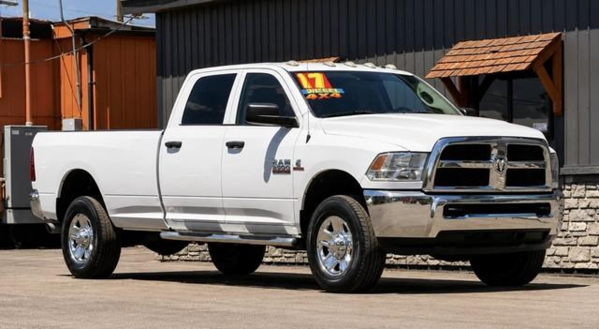 2017 WHITE RAM 2500 (3C6UR5HL8HG) with an L6,6.7L(408 CID),OHV engine, AUTOMATIC transmission, located at 14600 Frazho Road, Warren, MI, 48089, (586) 776-3400, 42.485996, -82.974220 - Photo#1