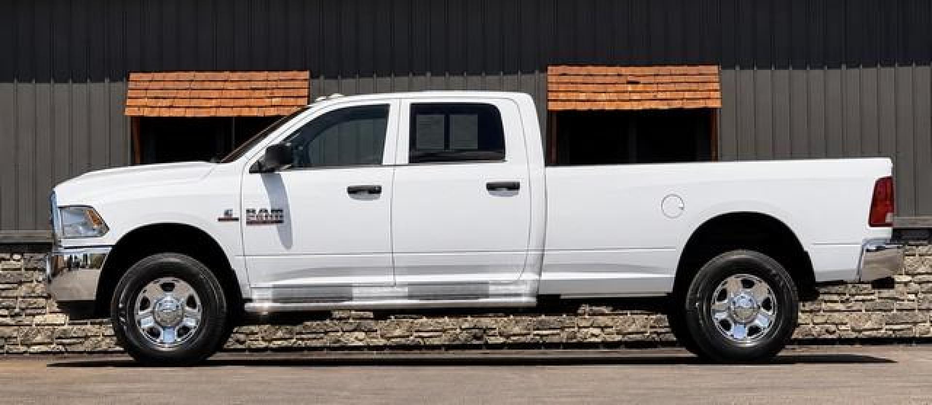 2017 WHITE RAM 2500 (3C6UR5HL8HG) with an L6,6.7L(408 CID),OHV engine, AUTOMATIC transmission, located at 14600 Frazho Road, Warren, MI, 48089, (586) 776-3400, 42.485996, -82.974220 - Photo#2