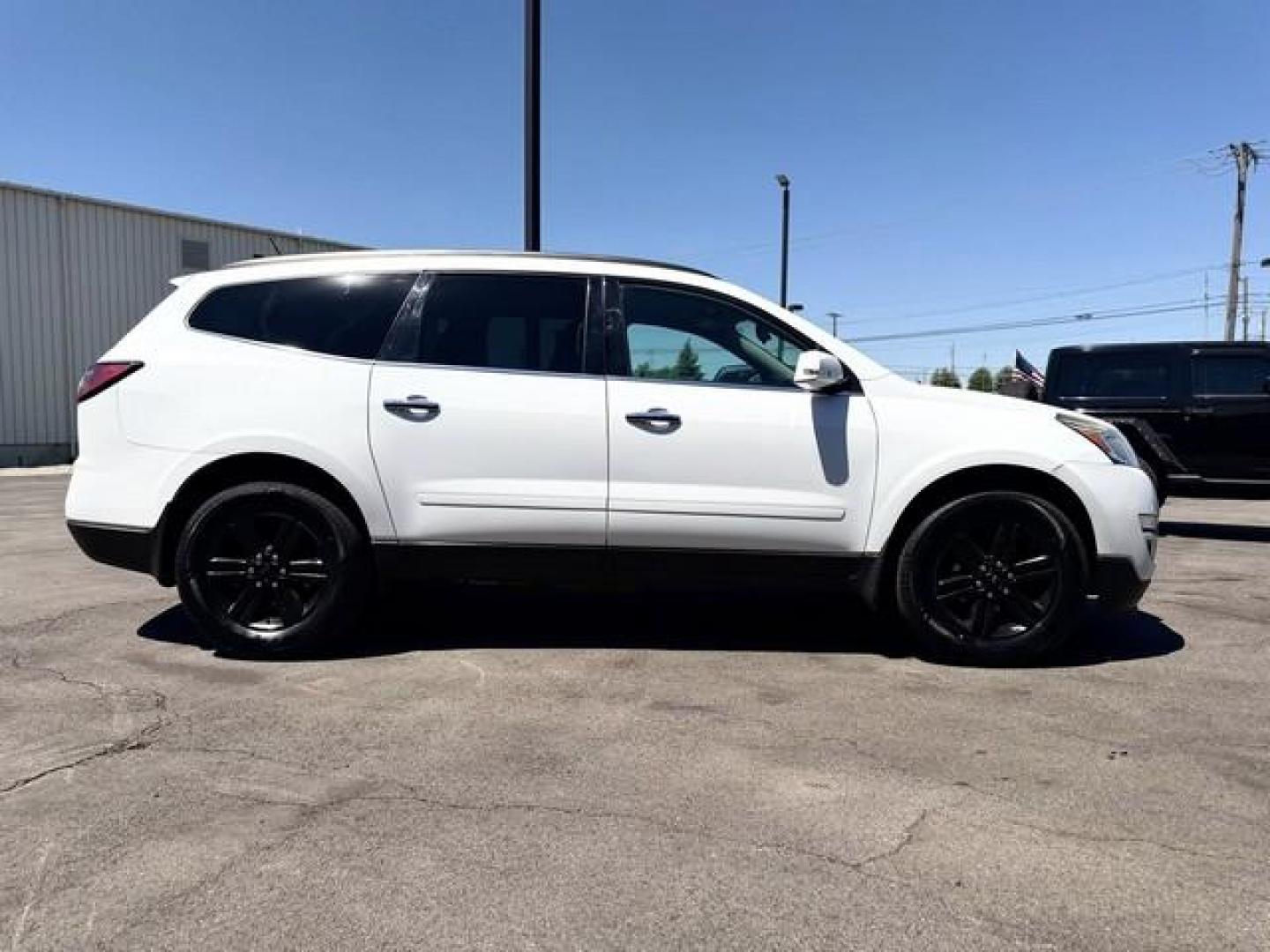 2017 WHITE CHEVROLET TRAVERSE (1GNKVGKD3HJ) with an V6,3.6L(217 CID),DOHC engine, AUTOMATIC transmission, located at 14600 Frazho Road, Warren, MI, 48089, (586) 776-3400, 42.485996, -82.974220- Photo#3