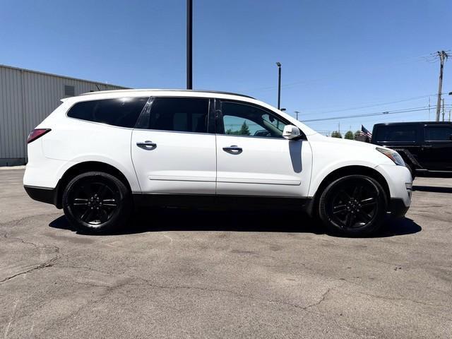 2017 WHITE /BLACK CHEVROLET TRAVERSE LT (1GNKVGKD3HJ) with an V6,3.6L(217 CID),DOHC engine, AUTOMATIC transmission, located at 14600 Frazho Road, Warren, MI, 48089, (586) 776-3400, 42.485996, -82.974220 - 2017 Chevrolet Traverse LT – Financing Available for Everyone! Looking for a reliable, spacious, and family-friendly SUV? This 2017 Chevrolet Traverse LT delivers the comfort, performance, and versatility you need. Whether you're upgrading your daily driver or need extra room for the family, th- Photo#3