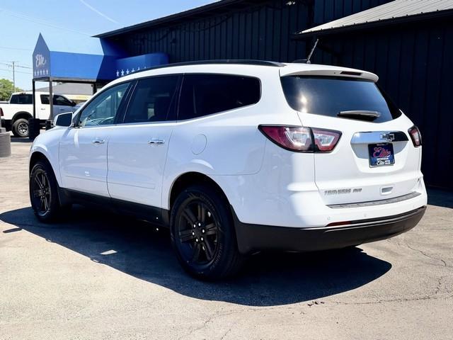 2017 WHITE /BLACK CHEVROLET TRAVERSE LT (1GNKVGKD3HJ) with an V6,3.6L(217 CID),DOHC engine, AUTOMATIC transmission, located at 14600 Frazho Road, Warren, MI, 48089, (586) 776-3400, 42.485996, -82.974220 - 2017 Chevrolet Traverse LT – Financing Available for Everyone! Looking for a reliable, spacious, and family-friendly SUV? This 2017 Chevrolet Traverse LT delivers the comfort, performance, and versatility you need. Whether you're upgrading your daily driver or need extra room for the family, th- Photo#6