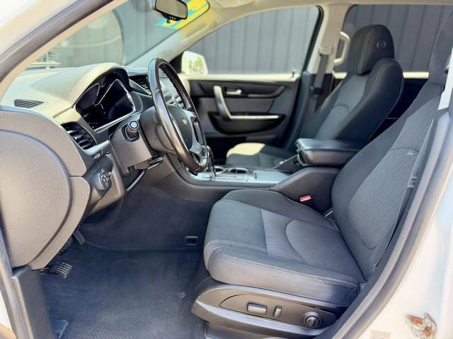 2017 WHITE /BLACK CHEVROLET TRAVERSE LT (1GNKVGKD3HJ) with an V6,3.6L(217 CID),DOHC engine, AUTOMATIC transmission, located at 14600 Frazho Road, Warren, MI, 48089, (586) 776-3400, 42.485996, -82.974220 - 2017 Chevrolet Traverse LT – Financing Available for Everyone! Looking for a reliable, spacious, and family-friendly SUV? This 2017 Chevrolet Traverse LT delivers the comfort, performance, and versatility you need. Whether you're upgrading your daily driver or need extra room for the family, th- Photo#7