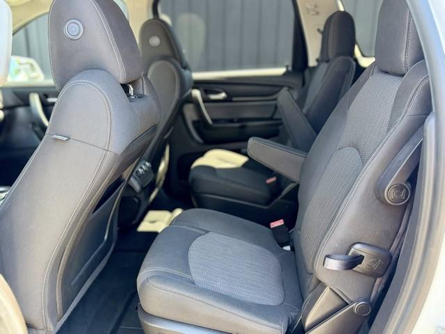 2017 WHITE /BLACK CHEVROLET TRAVERSE LT (1GNKVGKD3HJ) with an V6,3.6L(217 CID),DOHC engine, AUTOMATIC transmission, located at 14600 Frazho Road, Warren, MI, 48089, (586) 776-3400, 42.485996, -82.974220 - 2017 Chevrolet Traverse LT – Financing Available for Everyone! Looking for a reliable, spacious, and family-friendly SUV? This 2017 Chevrolet Traverse LT delivers the comfort, performance, and versatility you need. Whether you're upgrading your daily driver or need extra room for the family, th- Photo#9
