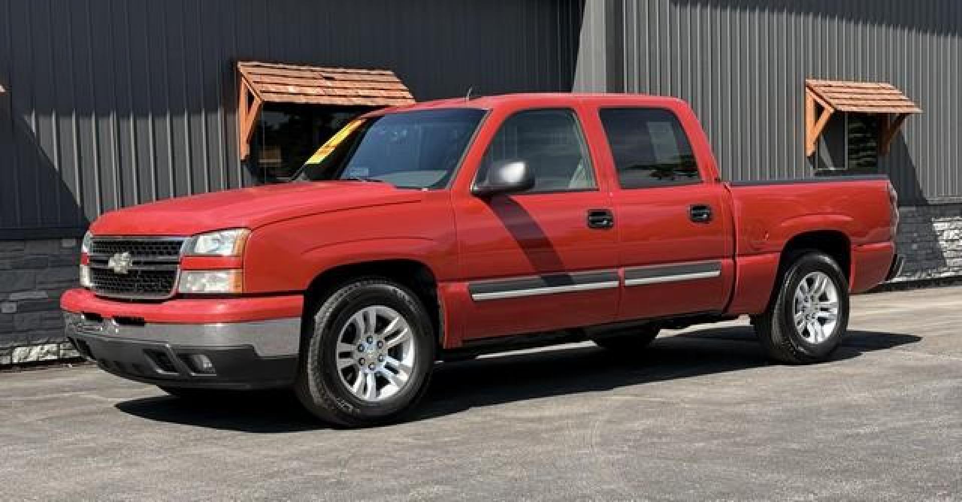 2006 RED CHEVROLET SILVERADO 1500 (2GCEC13Z461) with an V8,5.3L(325 CID),OHV engine, AUTOMATIC transmission, located at 14600 Frazho Road, Warren, MI, 48089, (586) 776-3400, 42.485996, -82.974220- Photo#1