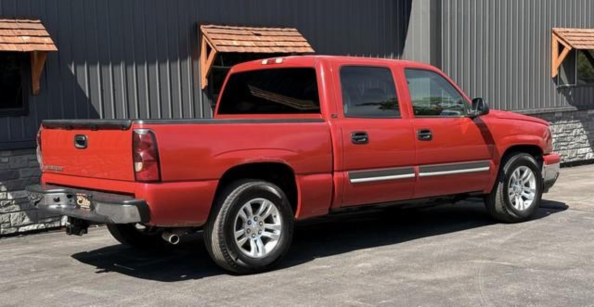 2006 RED CHEVROLET SILVERADO 1500 (2GCEC13Z461) with an V8,5.3L(325 CID),OHV engine, AUTOMATIC transmission, located at 14600 Frazho Road, Warren, MI, 48089, (586) 776-3400, 42.485996, -82.974220- Photo#5