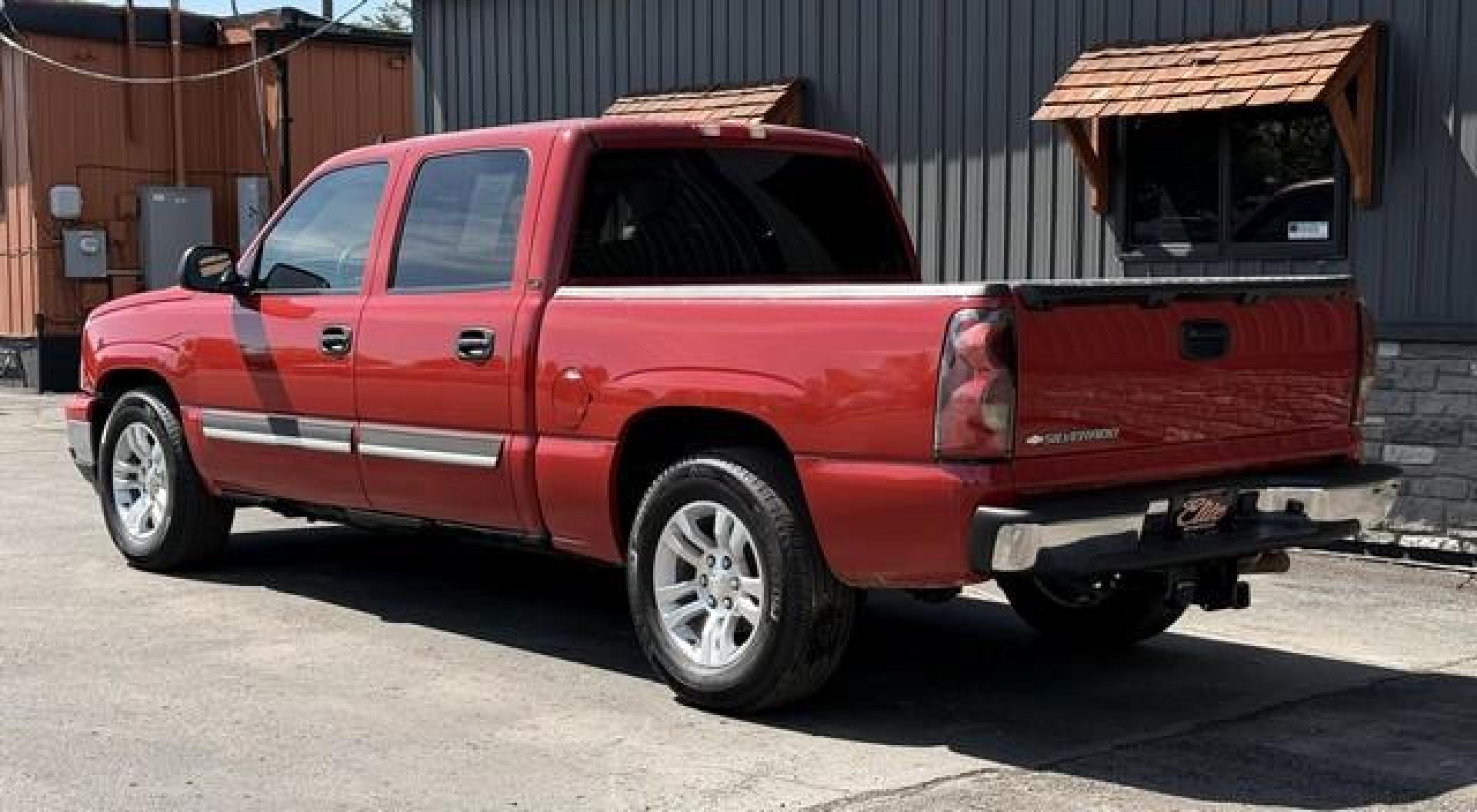 2006 RED CHEVROLET SILVERADO 1500 (2GCEC13Z461) with an V8,5.3L(325 CID),OHV engine, AUTOMATIC transmission, located at 14600 Frazho Road, Warren, MI, 48089, (586) 776-3400, 42.485996, -82.974220- Photo#6