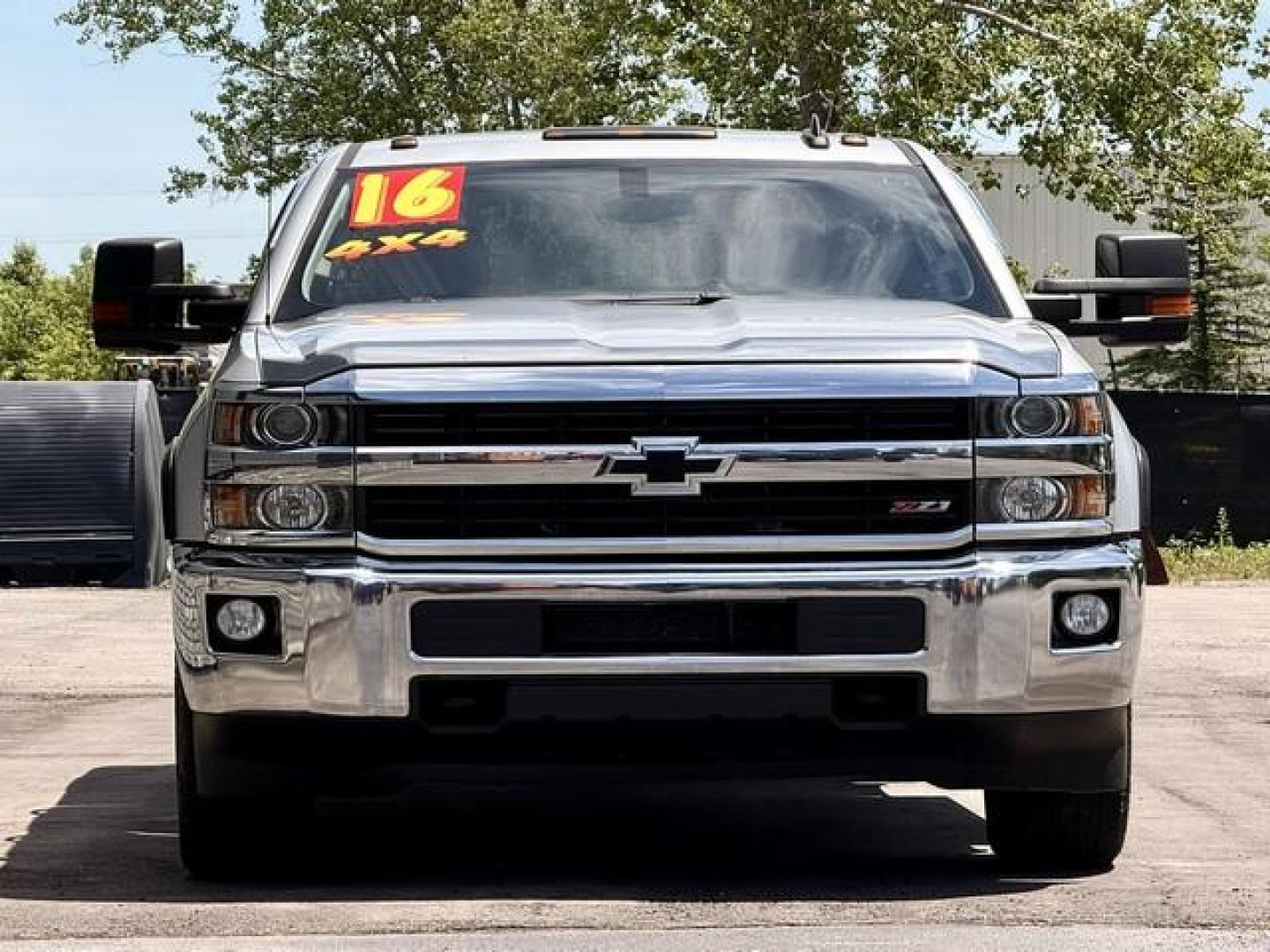 2016 SILVER CHEVROLET SILVERADO 2500 HD (1GC1KVEG0GF) with an V8,6.0L(364 CID),OHV engine, AUTOMATIC transmission, located at 14600 Frazho Road, Warren, MI, 48089, (586) 776-3400, 42.485996, -82.974220 - Photo#4