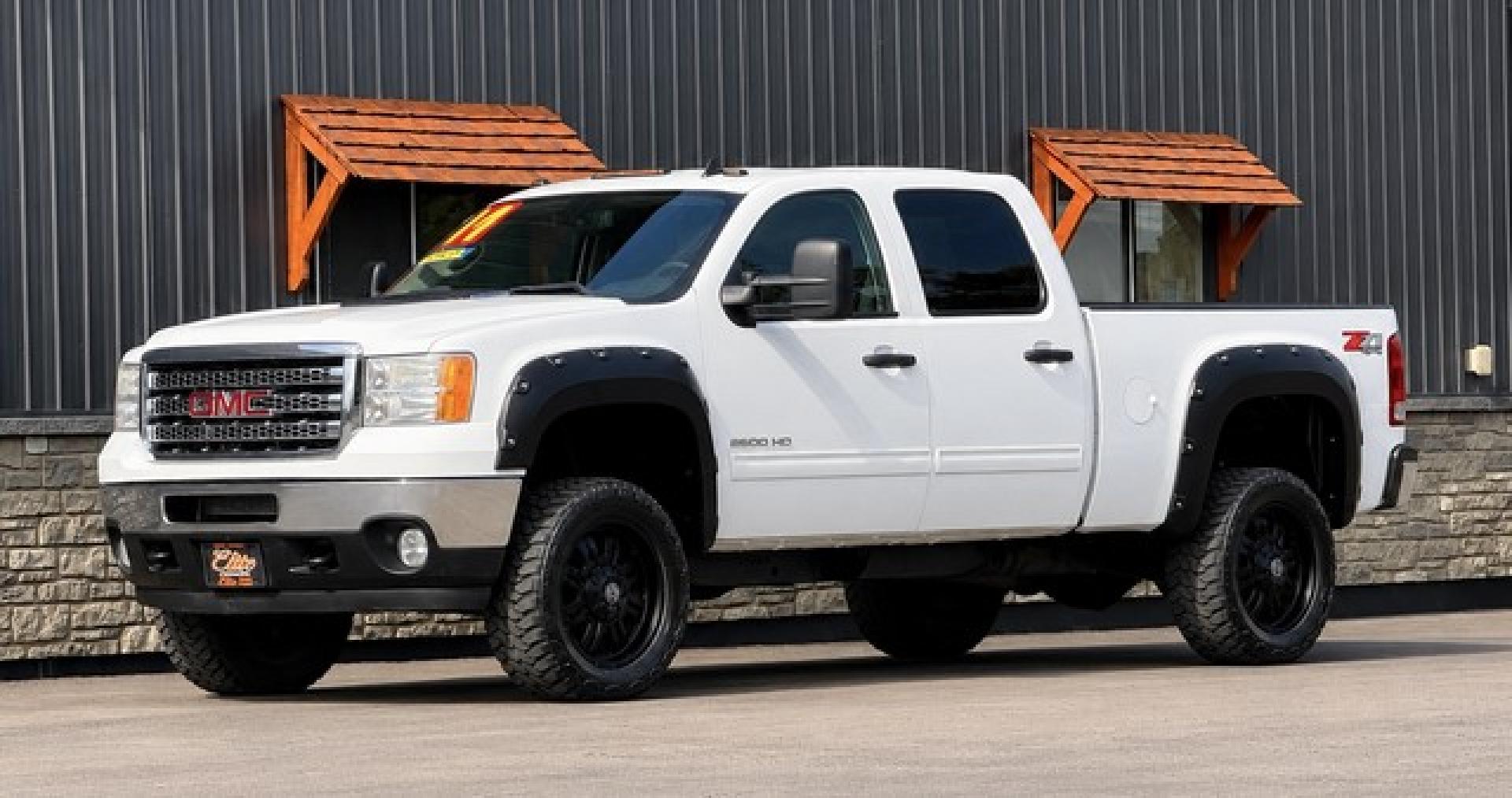 2014 WHITE GMC SIERRA 2500 HD (1GT120C87EF) with an V8,6.6L(403 CID),OHV engine, AUTOMATIC transmission, located at 14600 Frazho Road, Warren, MI, 48089, (586) 776-3400, 42.485996, -82.974220- Photo#1