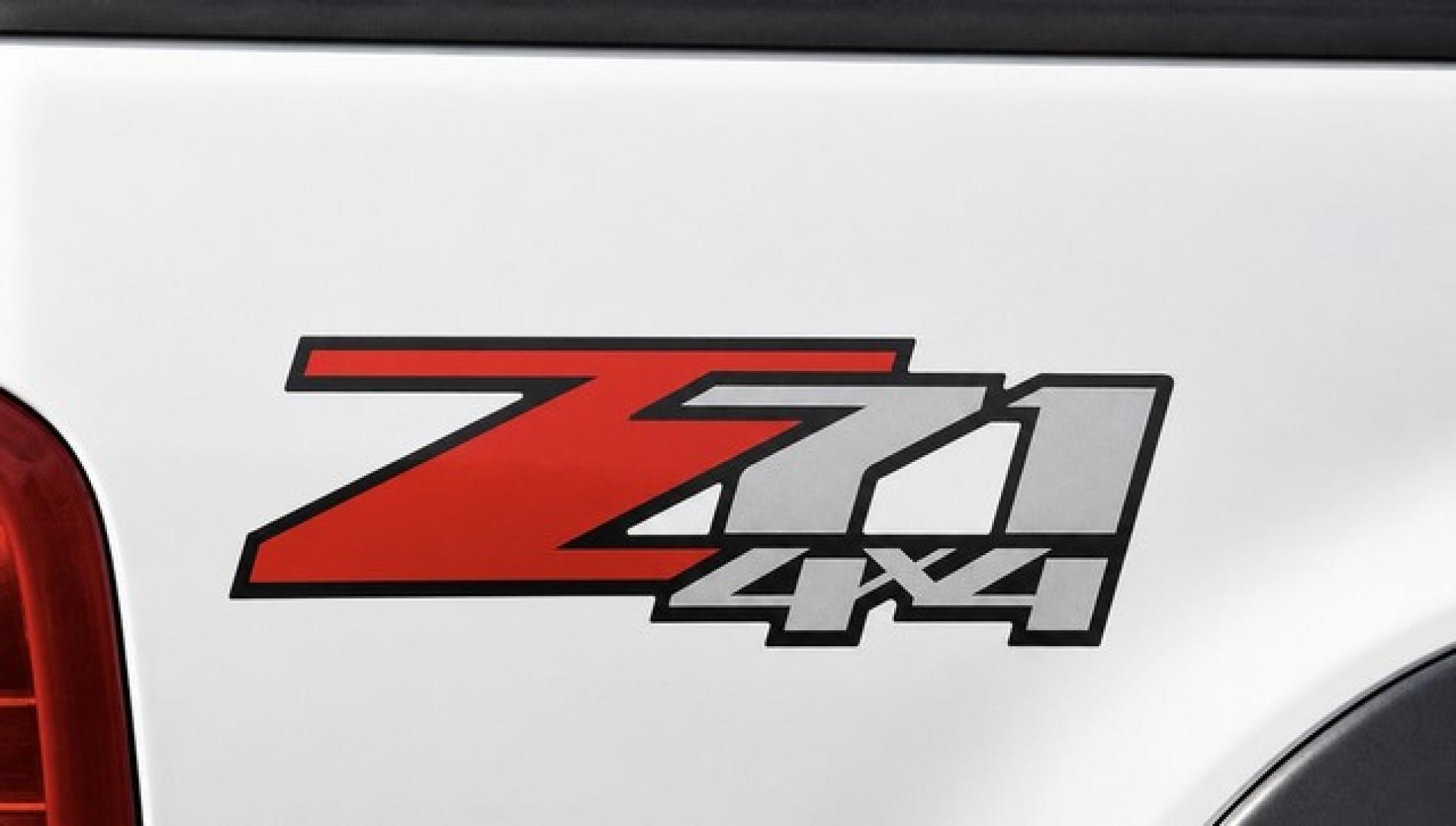 2014 WHITE GMC SIERRA 2500 HD (1GT120C87EF) with an V8,6.6L(403 CID),OHV engine, AUTOMATIC transmission, located at 14600 Frazho Road, Warren, MI, 48089, (586) 776-3400, 42.485996, -82.974220- Photo#6