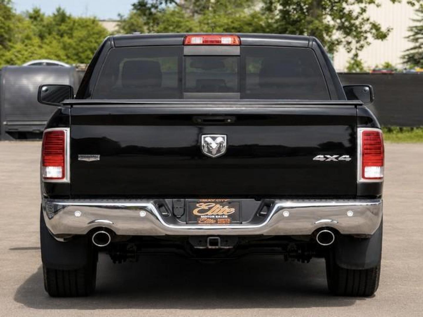 2015 BLACK FOREST GREEN RAM 1500 LARAMIE (1C6RR7JT9FS) with an V8,5.7L(345 CID),OHV engine, AUTOMATIC transmission, located at 14600 Frazho Road, Warren, MI, 48089, (586) 776-3400, 42.485996, -82.974220 - Photo#5