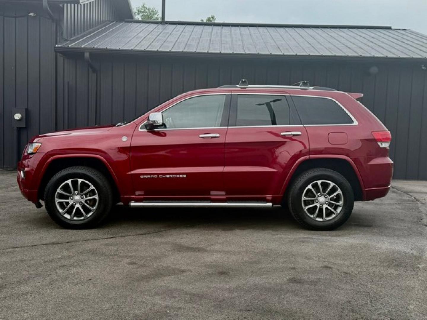 2014 BURGANDY JEEP GRAND CHEROKEE (1C4RJFCG3EC) with an V6,3.6L(220 CID),DOHC engine, AUTOMATIC transmission, located at 14600 Frazho Road, Warren, MI, 48089, (586) 776-3400, 42.485996, -82.974220- Photo#1