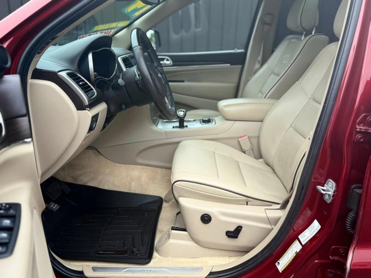 2014 BURGANDY JEEP GRAND CHEROKEE (1C4RJFCG3EC) with an V6,3.6L(220 CID),DOHC engine, AUTOMATIC transmission, located at 14600 Frazho Road, Warren, MI, 48089, (586) 776-3400, 42.485996, -82.974220- Photo#17