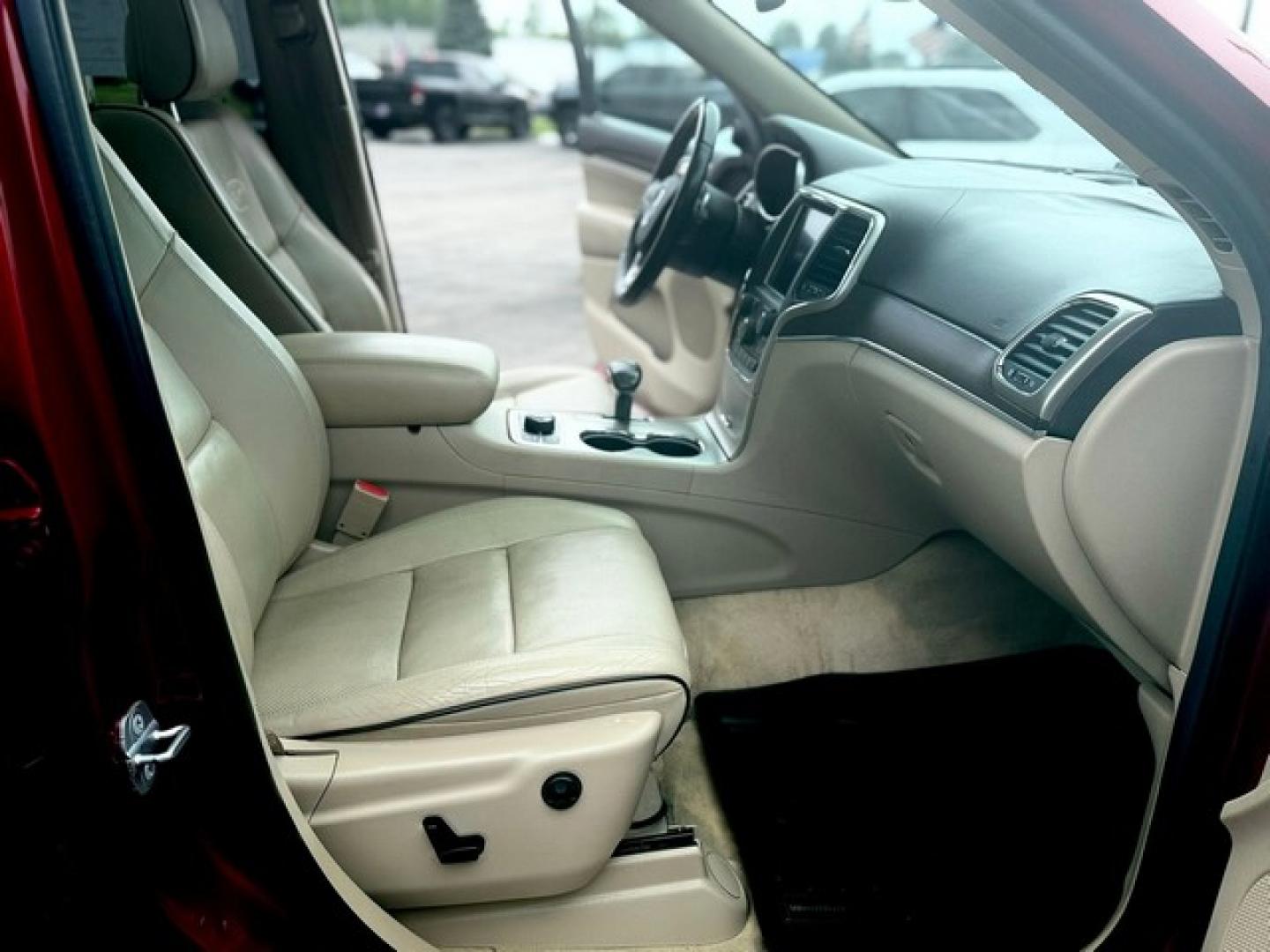 2014 BURGANDY JEEP GRAND CHEROKEE (1C4RJFCG3EC) with an V6,3.6L(220 CID),DOHC engine, AUTOMATIC transmission, located at 14600 Frazho Road, Warren, MI, 48089, (586) 776-3400, 42.485996, -82.974220- Photo#19