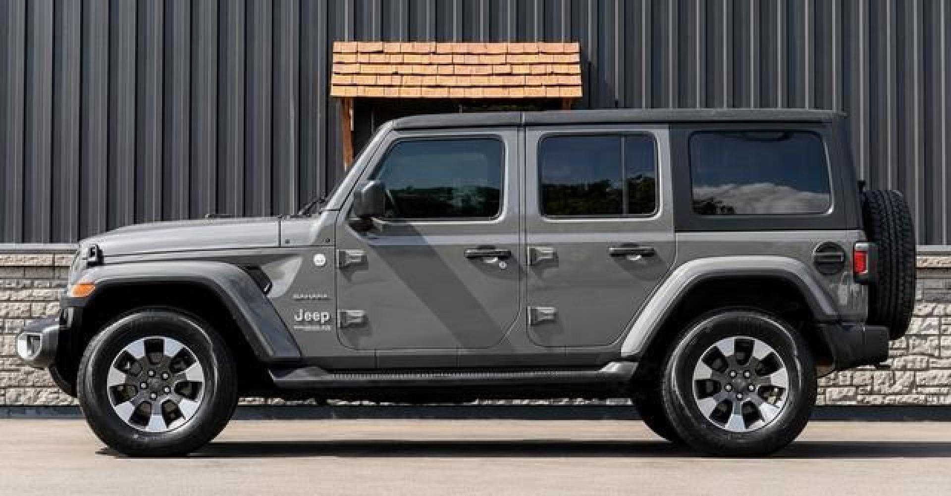 2018 GRAY JEEP WRANGLER (1C4HJXEG9JW) with an V6,3.6L(220 CID),DOHC engine, AUTOMATIC transmission, located at 14600 Frazho Road, Warren, MI, 48089, (586) 776-3400, 42.485996, -82.974220- Photo#0