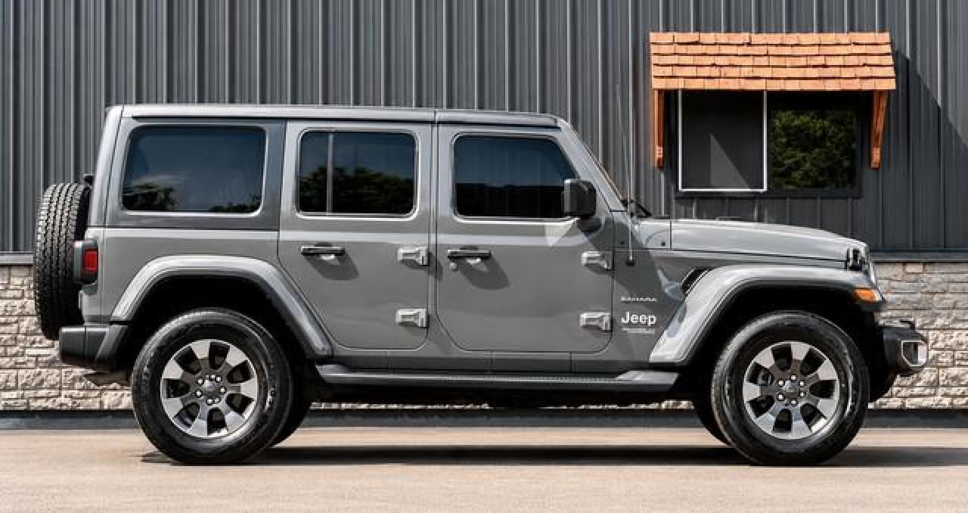 2018 GRAY JEEP WRANGLER (1C4HJXEG9JW) with an V6,3.6L(220 CID),DOHC engine, AUTOMATIC transmission, located at 14600 Frazho Road, Warren, MI, 48089, (586) 776-3400, 42.485996, -82.974220- Photo#2