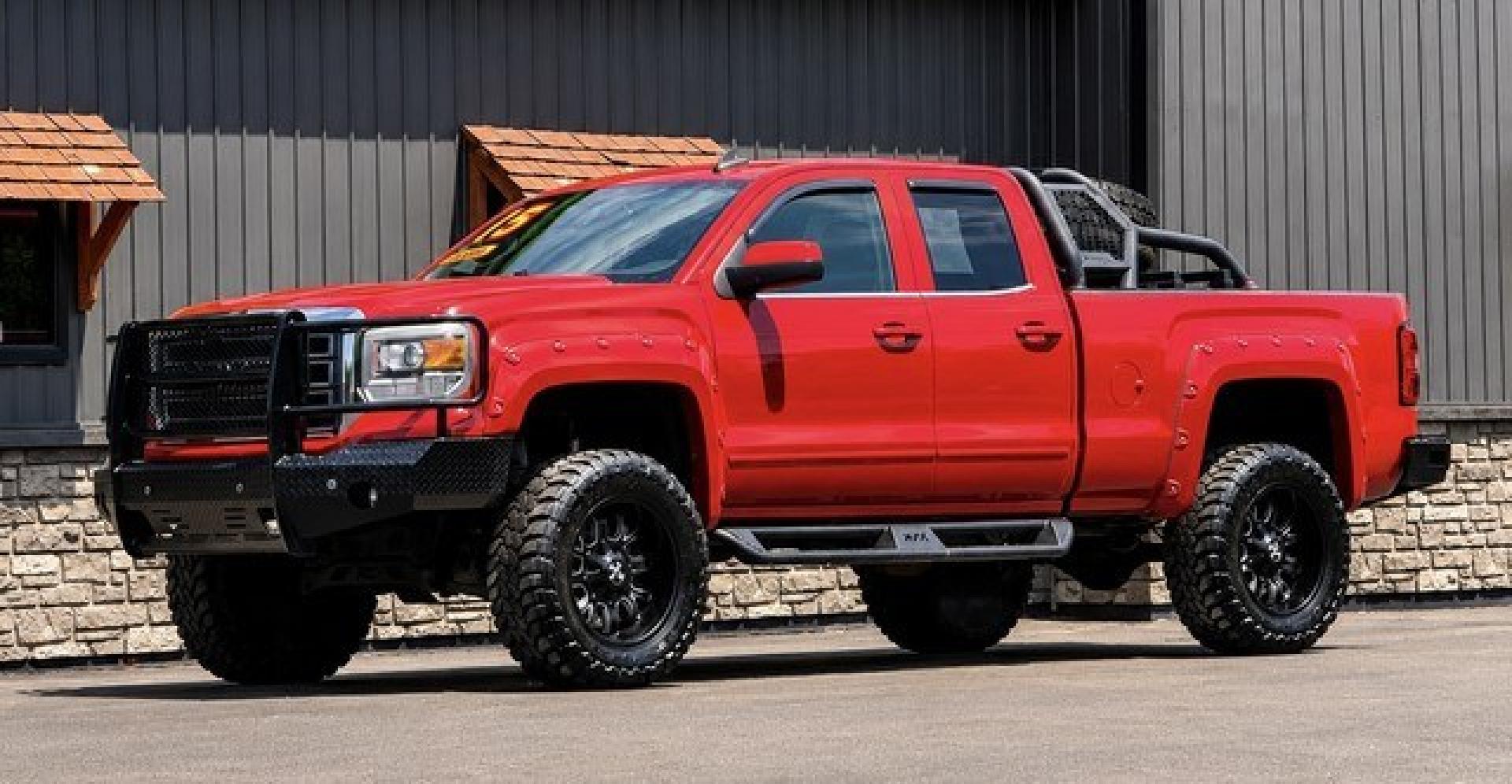 2015 RED GMC SIERRA 1500 (1GTV2UEC2FZ) with an V8,5.3L(325 CID),OHV engine, AUTOMATIC transmission, located at 14600 Frazho Road, Warren, MI, 48089, (586) 776-3400, 42.485996, -82.974220- Photo#2