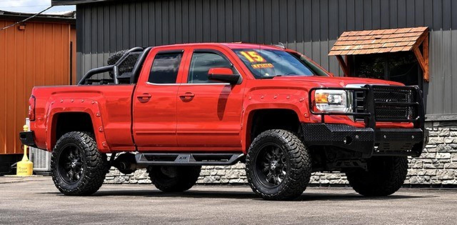 2015 RED GMC SIERRA 1500 (1GTV2UEC2FZ) with an V8,5.3L(325 CID),OHV engine, AUTOMATIC transmission, located at 14600 Frazho Road, Warren, MI, 48089, (586) 776-3400, 42.485996, -82.974220- Photo#4