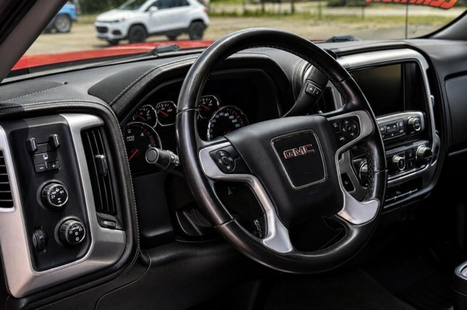 2015 RED GMC SIERRA 1500 (1GTV2UEC2FZ) with an V8,5.3L(325 CID),OHV engine, AUTOMATIC transmission, located at 14600 Frazho Road, Warren, MI, 48089, (586) 776-3400, 42.485996, -82.974220- Photo#10