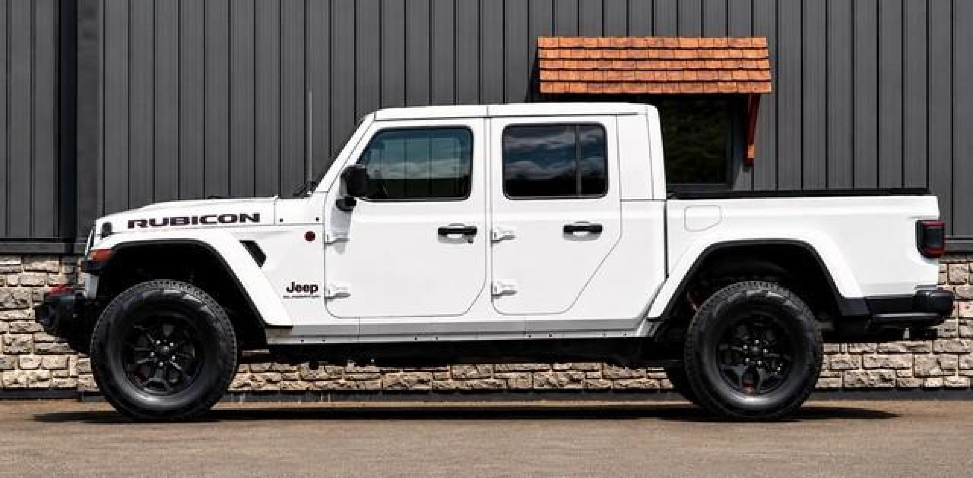 2020 WHITE JEEP GLADIATOR (1C6JJTBG8LL) with an V6,3.6L(220 CID),DOHC engine, AUTOMATIC transmission, located at 14600 Frazho Road, Warren, MI, 48089, (586) 776-3400, 42.485996, -82.974220- Photo#1