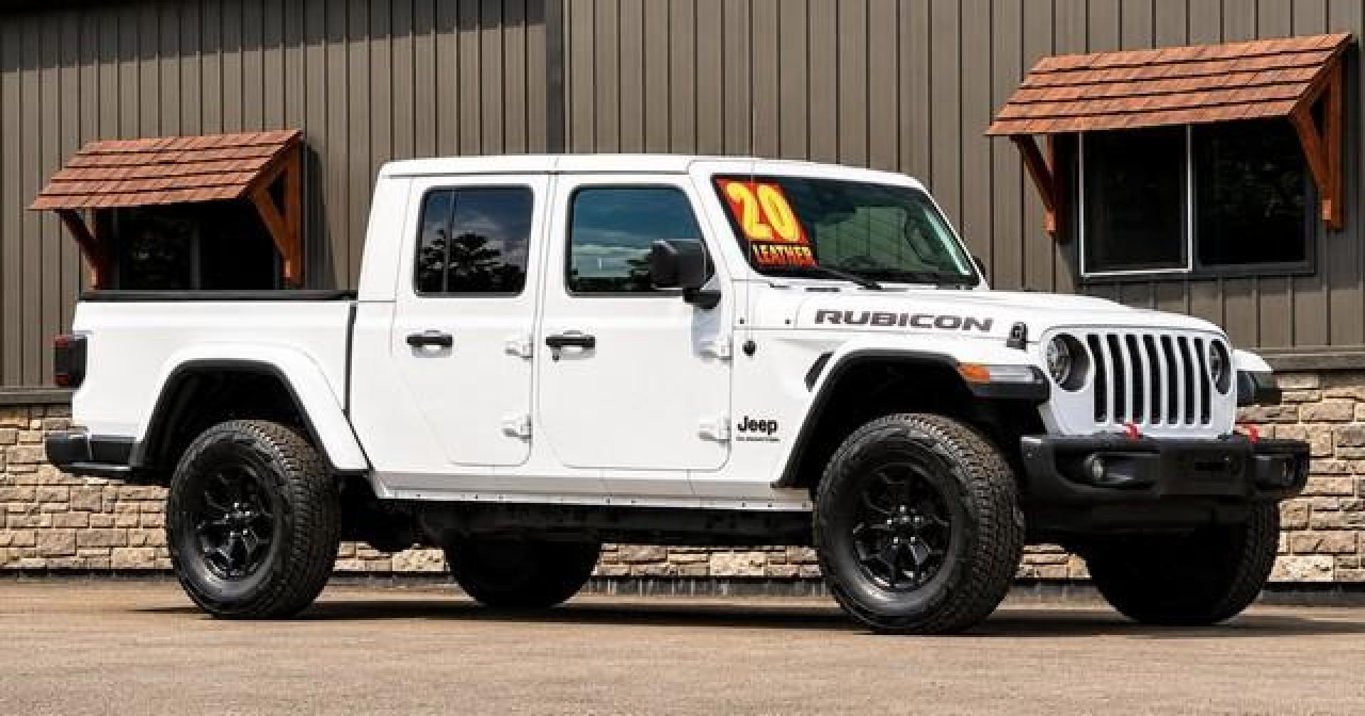2020 WHITE JEEP GLADIATOR (1C6JJTBG8LL) with an V6,3.6L(220 CID),DOHC engine, AUTOMATIC transmission, located at 14600 Frazho Road, Warren, MI, 48089, (586) 776-3400, 42.485996, -82.974220- Photo#2