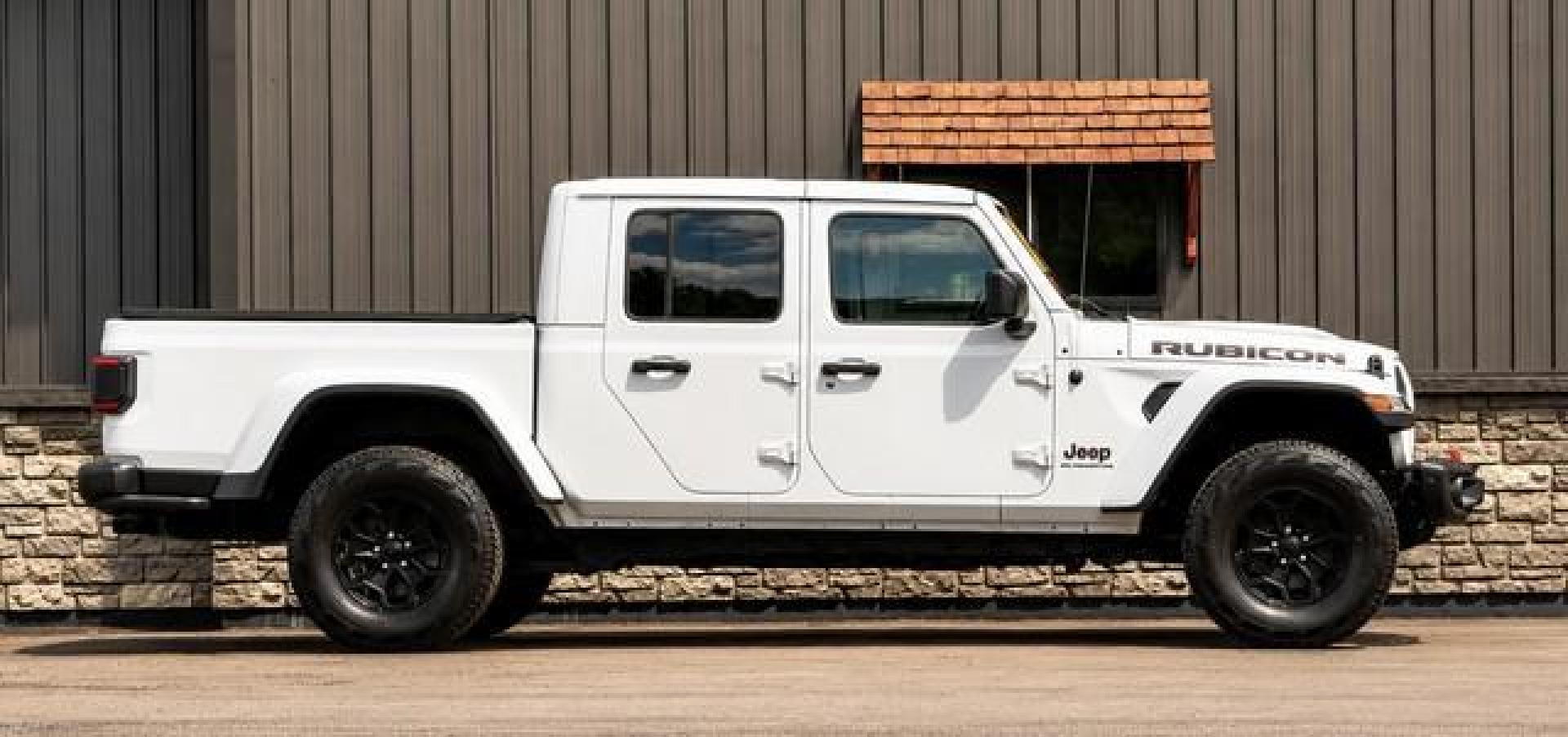 2020 WHITE JEEP GLADIATOR (1C6JJTBG8LL) with an V6,3.6L(220 CID),DOHC engine, AUTOMATIC transmission, located at 14600 Frazho Road, Warren, MI, 48089, (586) 776-3400, 42.485996, -82.974220- Photo#3