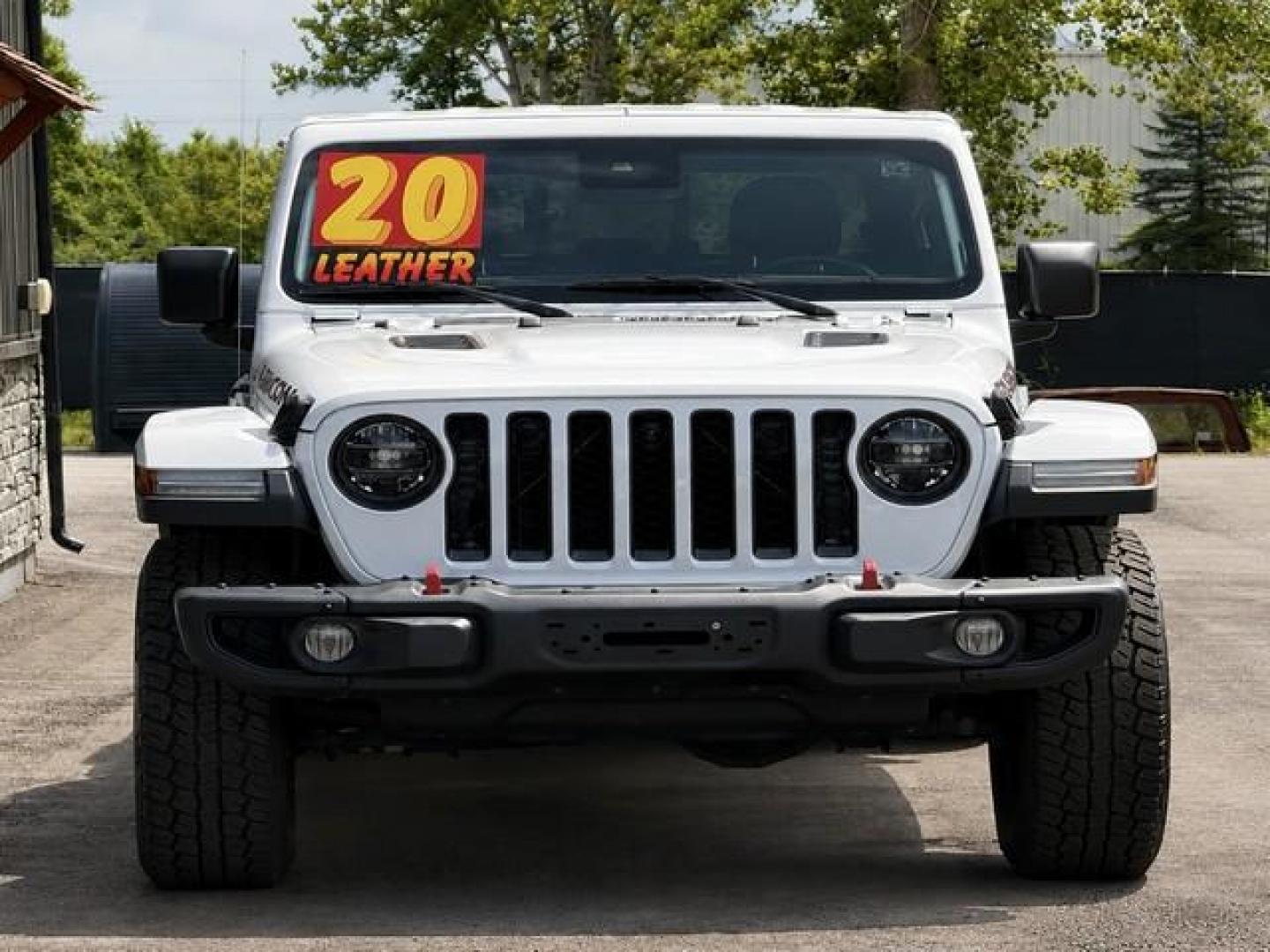 2020 WHITE JEEP GLADIATOR (1C6JJTBG8LL) with an V6,3.6L(220 CID),DOHC engine, AUTOMATIC transmission, located at 14600 Frazho Road, Warren, MI, 48089, (586) 776-3400, 42.485996, -82.974220- Photo#5