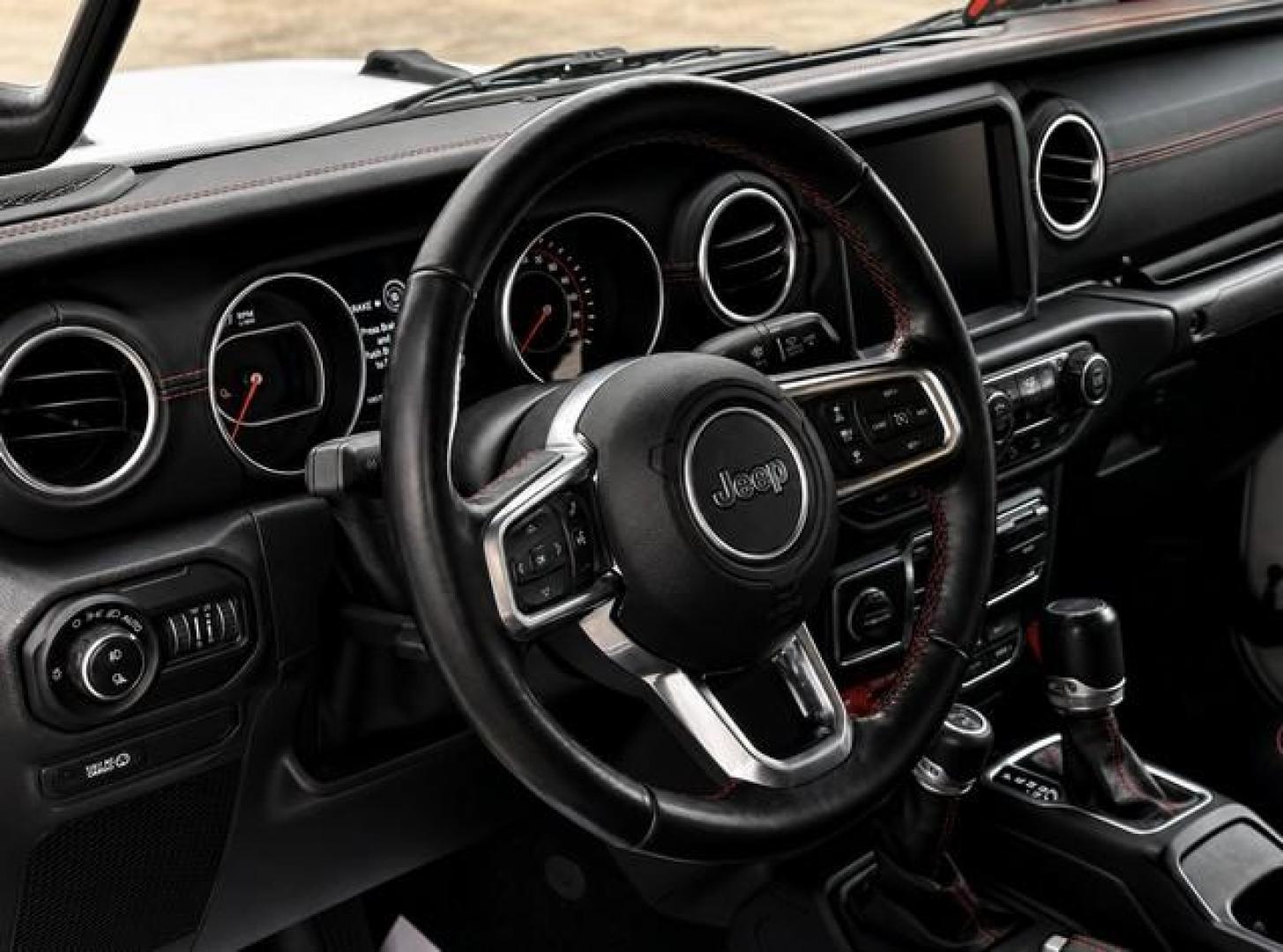 2020 WHITE JEEP GLADIATOR (1C6JJTBG8LL) with an V6,3.6L(220 CID),DOHC engine, AUTOMATIC transmission, located at 14600 Frazho Road, Warren, MI, 48089, (586) 776-3400, 42.485996, -82.974220- Photo#11