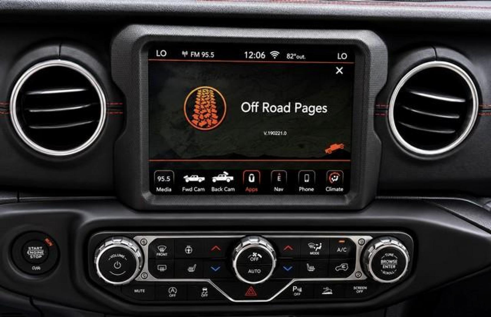 2020 WHITE JEEP GLADIATOR (1C6JJTBG8LL) with an V6,3.6L(220 CID),DOHC engine, AUTOMATIC transmission, located at 14600 Frazho Road, Warren, MI, 48089, (586) 776-3400, 42.485996, -82.974220- Photo#13