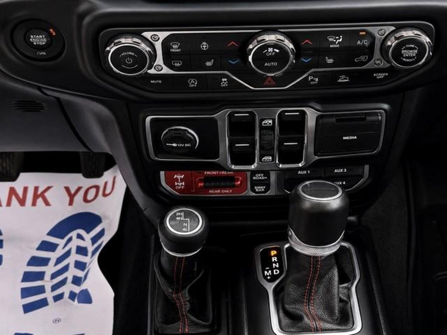 2020 WHITE JEEP GLADIATOR (1C6JJTBG8LL) with an V6,3.6L(220 CID),DOHC engine, AUTOMATIC transmission, located at 14600 Frazho Road, Warren, MI, 48089, (586) 776-3400, 42.485996, -82.974220- Photo#14