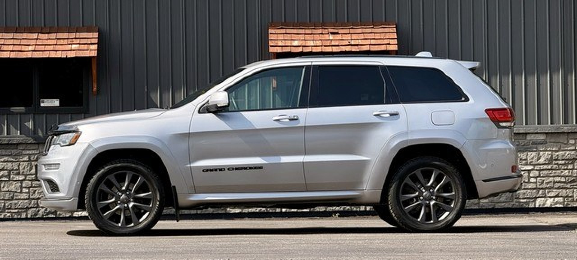 2018 BILLIT GRAY JEEP GRAND CHEROKEE (1C4RJFCG6JC) with an V6,3.6L(220 CID),DOHC engine, AUTOMATIC transmission, located at 14600 Frazho Road, Warren, MI, 48089, (586) 776-3400, 42.485996, -82.974220- Photo#0