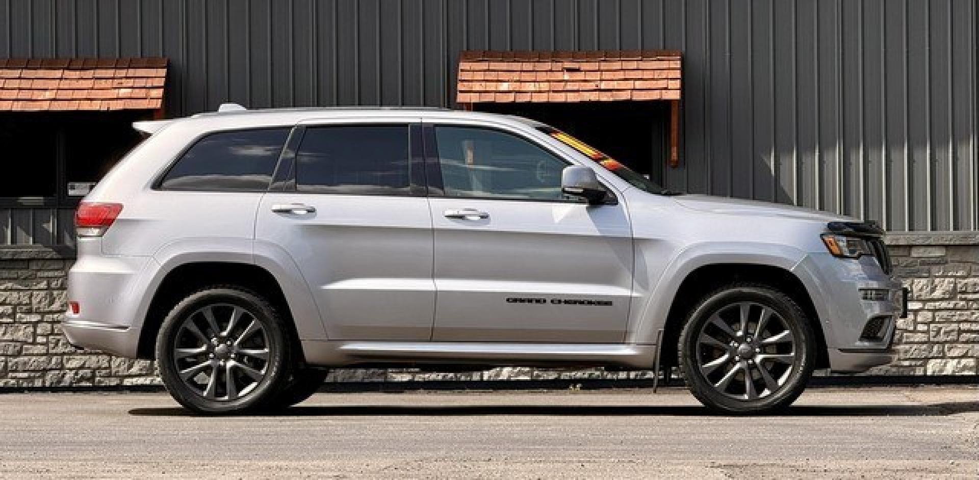 2018 BILLIT GRAY JEEP GRAND CHEROKEE (1C4RJFCG6JC) with an V6,3.6L(220 CID),DOHC engine, AUTOMATIC transmission, located at 14600 Frazho Road, Warren, MI, 48089, (586) 776-3400, 42.485996, -82.974220- Photo#4
