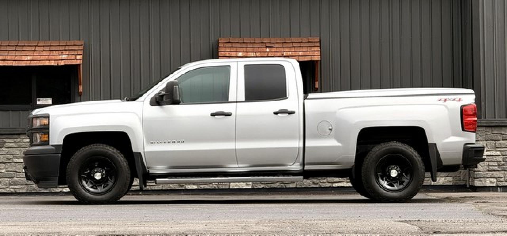 2015 SILVER CHEVROLET SILVERADO 1500 (1GCVKPEH5FZ) with an V6,4.3L(262 CID),OHV engine, AUTOMATIC transmission, located at 14600 Frazho Road, Warren, MI, 48089, (586) 776-3400, 42.485996, -82.974220- Photo#1