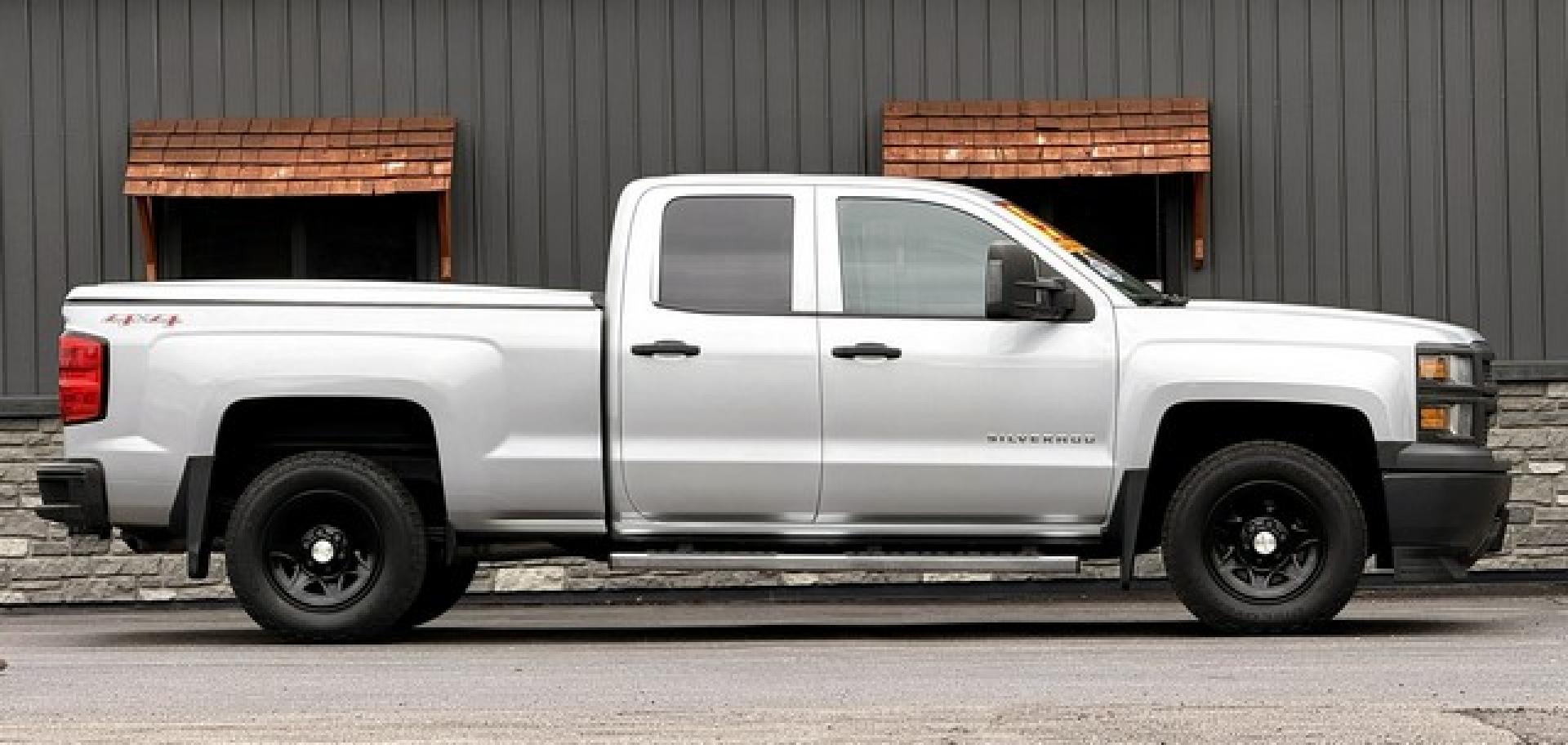 2015 SILVER CHEVROLET SILVERADO 1500 (1GCVKPEH5FZ) with an V6,4.3L(262 CID),OHV engine, AUTOMATIC transmission, located at 14600 Frazho Road, Warren, MI, 48089, (586) 776-3400, 42.485996, -82.974220- Photo#4